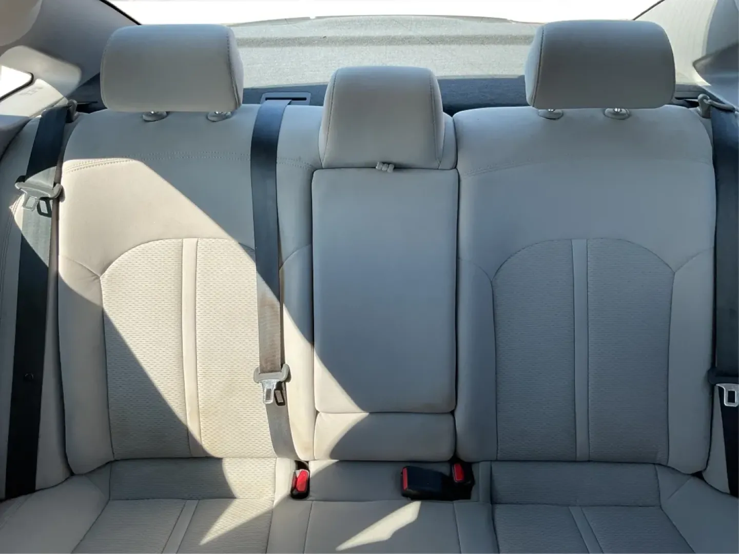 2017 Hyundai Sonata SE (5NPE24AFXHH) with an 2.4L I-4 gasoline direct injection engine, located at 4508 South Dixie Dr, Moraine, OH, 45439, (937) 908-9800, 39.689976, -84.218452 - If you're looking for a reliable and stylish sedan that's perfect for daily commutes or weekend getaways, the 2017 Hyundai Sonata SE is an outstanding choice! This well-maintained vehicle, available at Advantage Car and Credit in Moraine, OH, is designed to meet the needs of budget-conscious buyers, - Photo#14