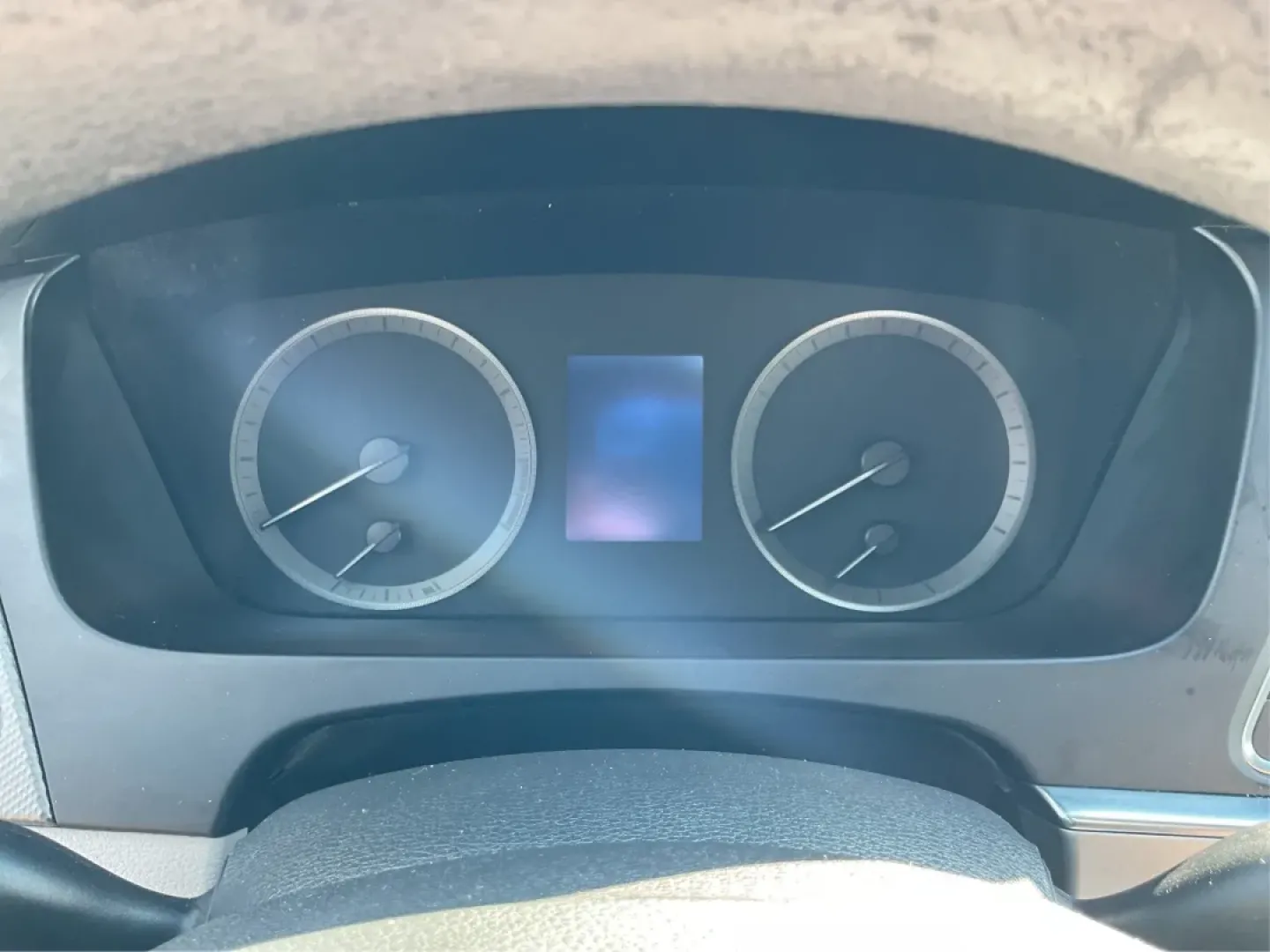 2017 Hyundai Sonata SE (5NPE24AFXHH) with an 2.4L I-4 gasoline direct injection engine, located at 4508 South Dixie Dr, Moraine, OH, 45439, (937) 908-9800, 39.689976, -84.218452 - If you're looking for a reliable and stylish sedan that's perfect for daily commutes or weekend getaways, the 2017 Hyundai Sonata SE is an outstanding choice! This well-maintained vehicle, available at Advantage Car and Credit in Moraine, OH, is designed to meet the needs of budget-conscious buyers, - Photo#15