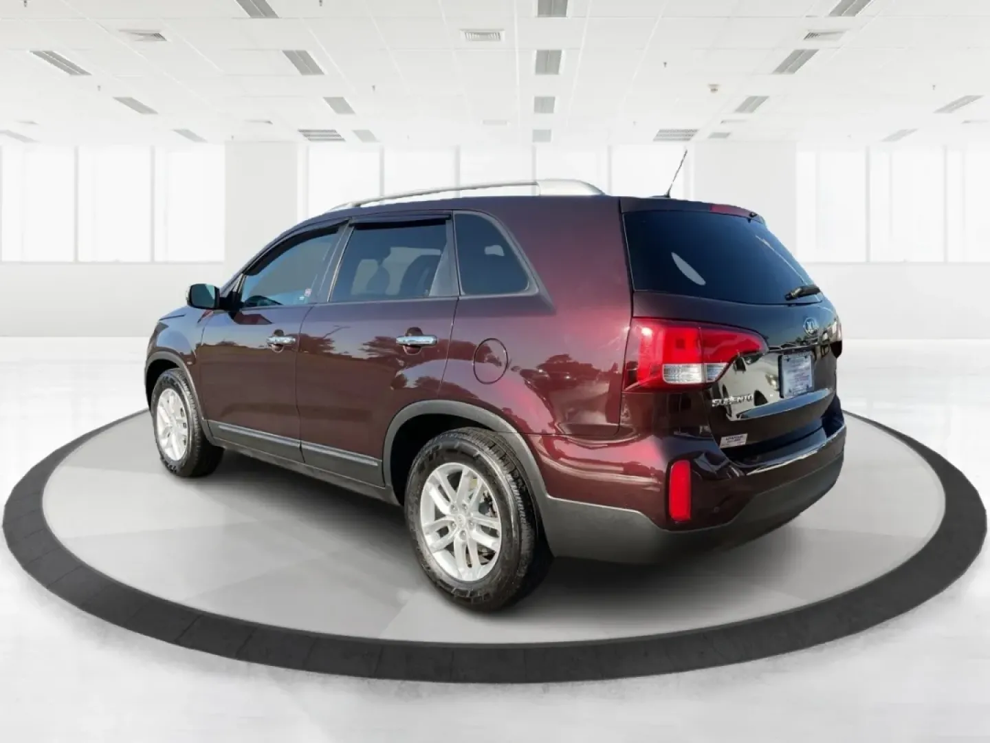 2014 Kia Sorento LX (5XYKT3A64EG) with an 2.4L I-4 gasoline direct injection engine, located at 4508 South Dixie Dr, Moraine, OH, 45439, (937) 908-9800, 39.689976, -84.218452 - **Elevate Your Family Adventures with the 2014 Kia Sorento!** <br /> <br /> Looking for a reliable SUV that seamlessly blends comfort with utility? The 2014 Kia Sorento is the perfect vehicle for growing families and adventurers alike. With its spacious interior, advanced safety features, and versat - Photo#4