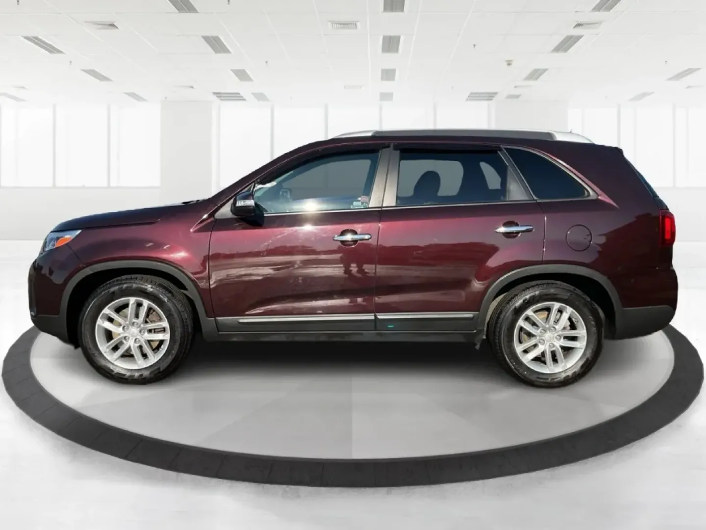 2014 Kia Sorento LX (5XYKT3A64EG) with an 2.4L I-4 gasoline direct injection engine, located at 4508 South Dixie Dr, Moraine, OH, 45439, (937) 908-9800, 39.689976, -84.218452 - **Elevate Your Family Adventures with the 2014 Kia Sorento!** <br /> <br /> Looking for a reliable SUV that seamlessly blends comfort with utility? The 2014 Kia Sorento is the perfect vehicle for growing families and adventurers alike. With its spacious interior, advanced safety features, and versat - Photo#5