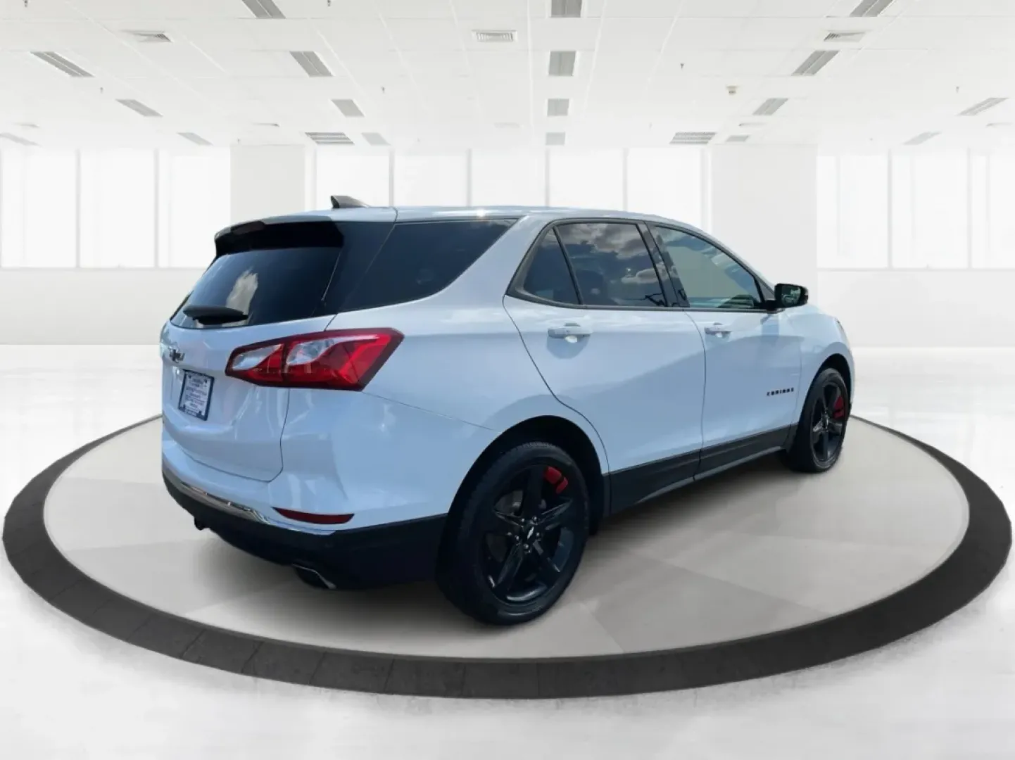 2019 Chevrolet Equinox LT (2GNAXLEX3K6) with an 2L I-4 gasoline direct injection engine, located at 1230 East Main St, Xenia, OH, 45385, (937) 908-9800, 39.688026, -83.910172 - Discover the perfect blend of comfort, style, and capability with the 2019 Chevrolet Equinox LT at Advantage Car and Credit - Moraine! If you're searching for a vehicle that seamlessly fits into your lifestyle-whether you're a growing family needing space for weekend adventures or a daily commuter l - Photo#2