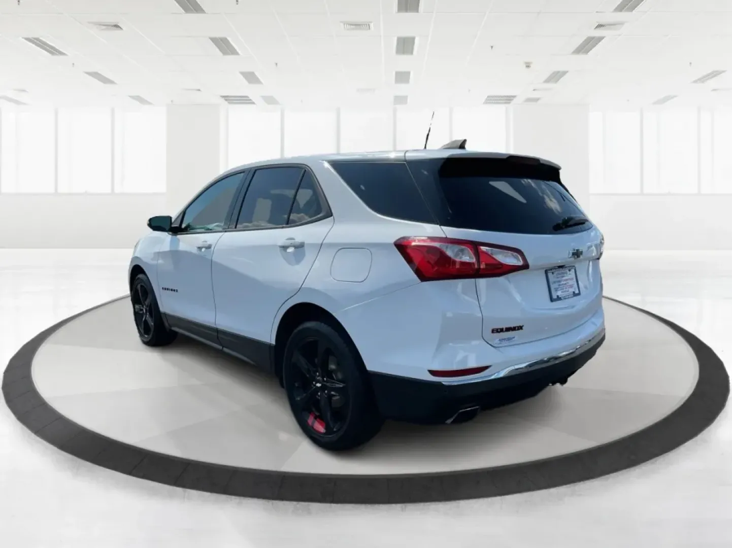 2019 Chevrolet Equinox LT (2GNAXLEX3K6) with an 2L I-4 gasoline direct injection engine, located at 1230 East Main St, Xenia, OH, 45385, (937) 908-9800, 39.688026, -83.910172 - Discover the perfect blend of comfort, style, and capability with the 2019 Chevrolet Equinox LT at Advantage Car and Credit - Moraine! If you're searching for a vehicle that seamlessly fits into your lifestyle-whether you're a growing family needing space for weekend adventures or a daily commuter l - Photo#4