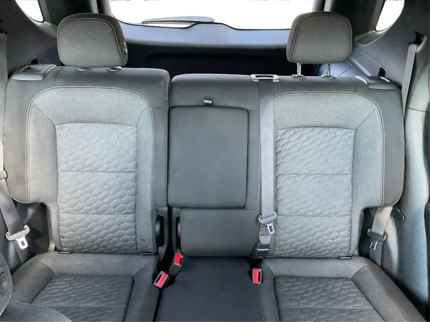 2019 Chevrolet Equinox LT (2GNAXLEX3K6) with an 2L I-4 gasoline direct injection engine, located at 1230 East Main St, Xenia, OH, 45385, (937) 908-9800, 39.688026, -83.910172 - Discover the perfect blend of comfort, style, and capability with the 2019 Chevrolet Equinox LT at Advantage Car and Credit - Moraine! If you're searching for a vehicle that seamlessly fits into your lifestyle-whether you're a growing family needing space for weekend adventures or a daily commuter l - Photo#14