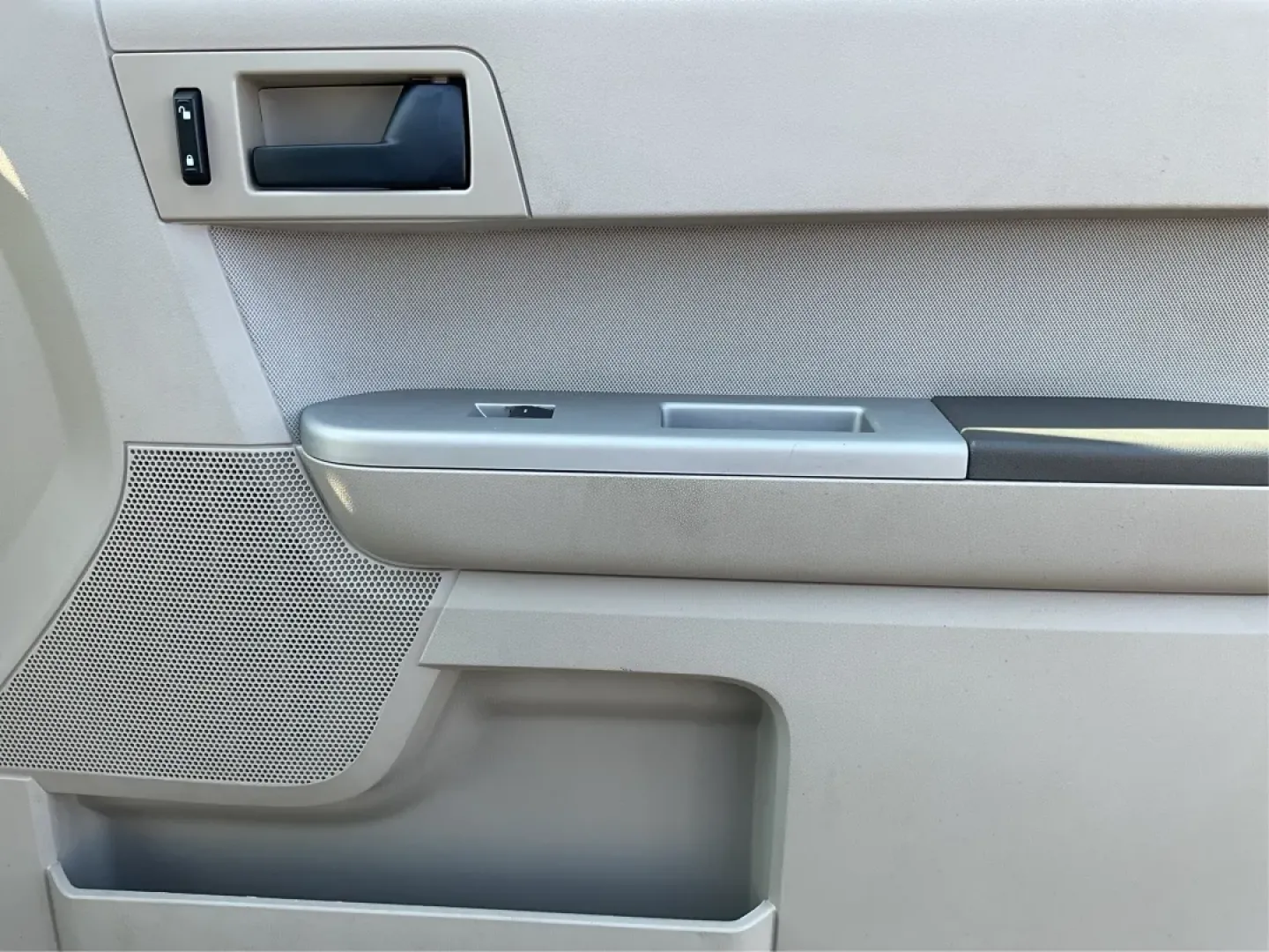 2012 Ford Escape XLT (1FMCU9D7XCK) with an Other engine, located at 1099 N County Rd 25A, Troy, OH, 45373, (937) 908-9800, 40.057079, -84.212883 - Discover the perfect balance of comfort and capability with the 2012 Ford Escape XLT, now available at Advantage Car and Credit - Troy. If you're seeking a versatile SUV that accommodates the demands of everyday life-from school runs to weekend adventures-this vehicle is tailored for you. With its r - Photo#20