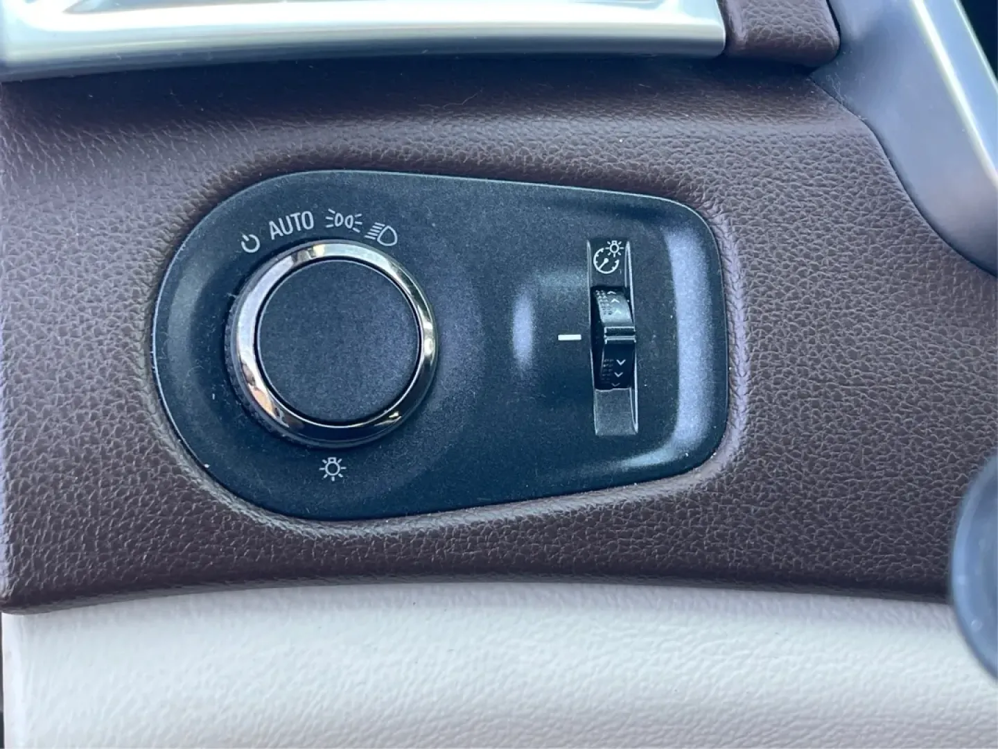 2014 Cadillac SRX Luxury Collection (3GYFNEE35ES) with an 3.6L V-6 gasoline direct injection engine, located at 1099 N County Rd 25A, Troy, OH, 45373, (937) 908-9800, 40.057079, -84.212883 - **Experience Luxury and Adventure with the 2014 Cadillac SRX at Advantage Car and Credit - Troy!**<br /> <br /> Are you ready to elevate your driving experience? The 2014 Cadillac SRX Luxury Collection is the perfect blend of sophistication and practicality, making it an ideal choice for those seeki - Photo#17