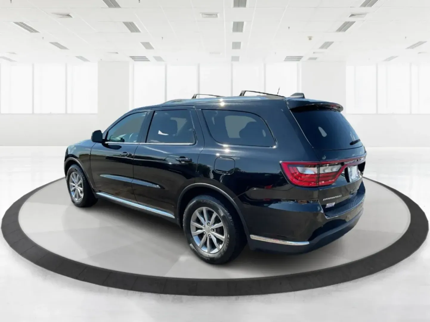 2017 Dodge Durango SXT RWD (1C4RDHAG7HC) with an Pentastar 3.6L V-6 DOHC engine, located at 1951 S Dayton Lakeview Rd., New Carlisle, OH, 45344, (937) 908-9800, 39.890999, -84.050255 - ### Experience the Perfect Blend of Style and Function with the 2017 Dodge Durango SXT!<br /> <br /> If you're on the hunt for a versatile SUV that can seamlessly fit into your busy lifestyle, look no further than this stunning **2017 Dodge Durango SXT RWD**. Ideal for families, weekend adventurers, - Photo#4