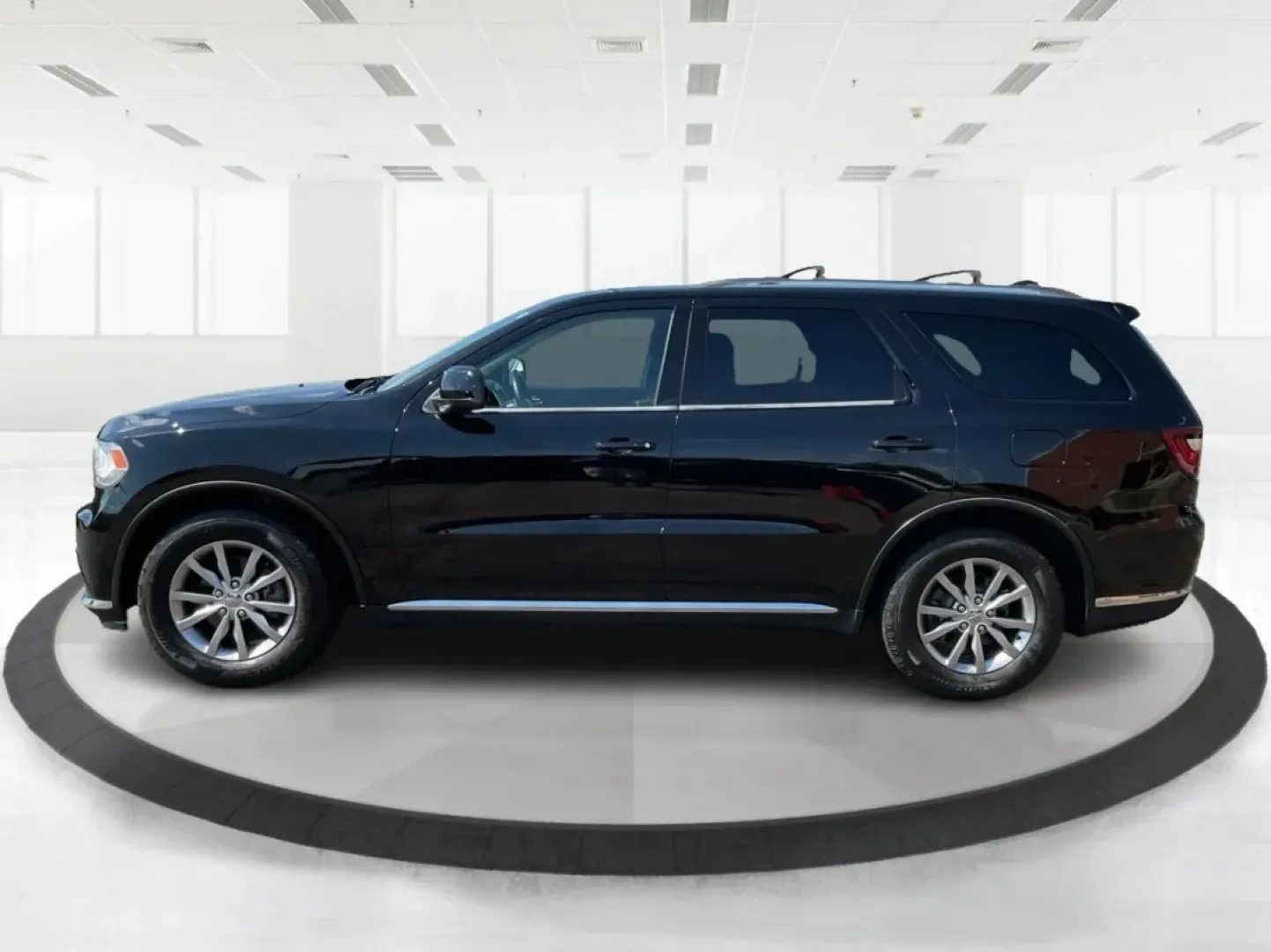 2017 Dodge Durango SXT RWD (1C4RDHAG7HC) with an Pentastar 3.6L V-6 DOHC engine, located at 1951 S Dayton Lakeview Rd., New Carlisle, OH, 45344, (937) 908-9800, 39.890999, -84.050255 - ### Experience the Perfect Blend of Style and Function with the 2017 Dodge Durango SXT!<br /> <br /> If you're on the hunt for a versatile SUV that can seamlessly fit into your busy lifestyle, look no further than this stunning **2017 Dodge Durango SXT RWD**. Ideal for families, weekend adventurers, - Photo#5