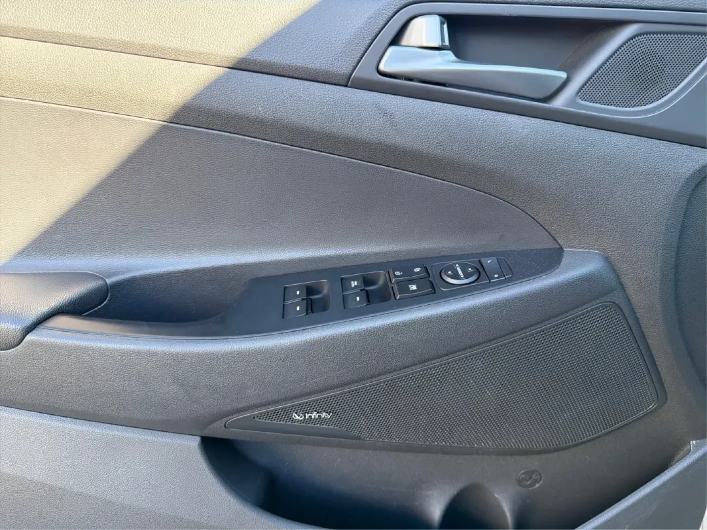 2017 Hyundai Tucson SE Plus (KM8J3CA41HU) with an Nu 2L I-4 gasoline direct injection engine, located at 8750 N County Rd 25A, Piqua, OH, 45356, (937) 908-9800, 40.164391, -84.232513 - ### Discover Your Next Adventure with the 2017 Hyundai Tucson SE Plus!<br /> <br /> Are you ready to elevate your road trips and daily commutes? The 2017 Hyundai Tucson SE Plus, now available at Advantage Car and Credit in Vandalia, OH, is the ideal SUV for a lifestyle rich in adventure and comfort. - Photo#18