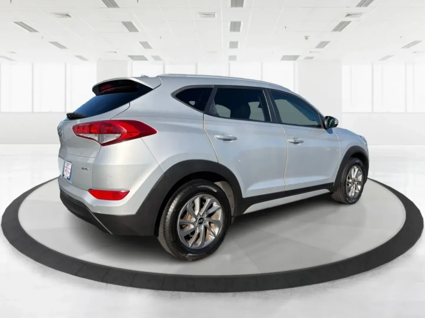 2017 Hyundai Tucson SE Plus (KM8J3CA41HU) with an Nu 2L I-4 gasoline direct injection engine, located at 880 E. National Road, Vandalia, OH, 45377, (937) 908-9800, 39.891918, -84.183594 - ### Discover Your Next Adventure with the 2017 Hyundai Tucson SE Plus!<br /> <br /> Are you ready to elevate your road trips and daily commutes? The 2017 Hyundai Tucson SE Plus, now available at Advantage Car and Credit in Vandalia, OH, is the ideal SUV for a lifestyle rich in adventure and comfort. - Photo#4