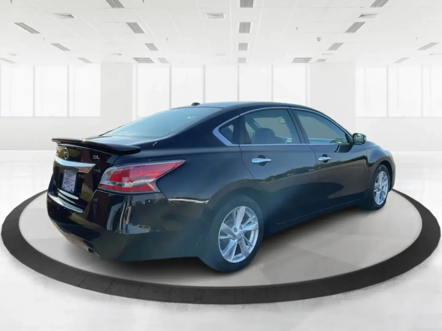 2015 Nissan Altima 2.5 SL (1N4AL3APXFC) with an 2.5L I-4 DOHC engine, located at 1230 East Main St, Xenia, OH, 45385, (937) 908-9800, 39.688026, -83.910172 - **Elevate Your Daily Drive with the 2015 Nissan Altima 2.5 SL Perfect for Every Journey!**<br /> <br /> Are you looking for a reliable sedan that effortlessly transitions from weekday commutes to weekend adventures? The 2015 Nissan Altima 2.5 SL is not just a vehicle; it's a lifestyle upgrade. Desi - Photo#2