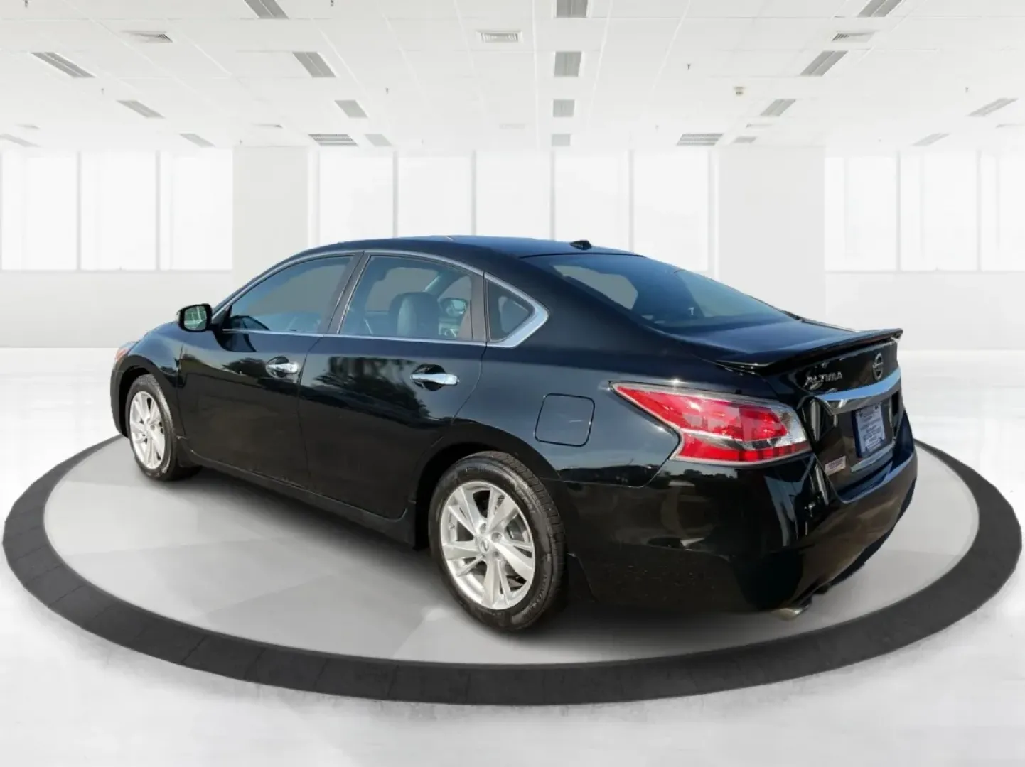 2015 Nissan Altima 2.5 SL (1N4AL3APXFC) with an 2.5L I-4 DOHC engine, located at 1230 East Main St, Xenia, OH, 45385, (937) 908-9800, 39.688026, -83.910172 - **Elevate Your Daily Drive with the 2015 Nissan Altima 2.5 SL Perfect for Every Journey!**<br /> <br /> Are you looking for a reliable sedan that effortlessly transitions from weekday commutes to weekend adventures? The 2015 Nissan Altima 2.5 SL is not just a vehicle; it's a lifestyle upgrade. Desi - Photo#4