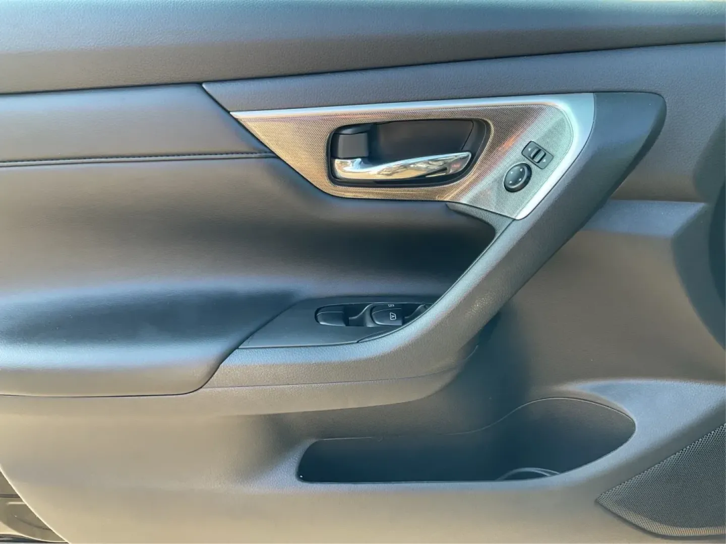 2015 Nissan Altima 2.5 SL (1N4AL3APXFC) with an 2.5L I-4 DOHC engine, located at 1230 East Main St, Xenia, OH, 45385, (937) 908-9800, 39.688026, -83.910172 - **Elevate Your Daily Drive with the 2015 Nissan Altima 2.5 SL Perfect for Every Journey!**<br /> <br /> Are you looking for a reliable sedan that effortlessly transitions from weekday commutes to weekend adventures? The 2015 Nissan Altima 2.5 SL is not just a vehicle; it's a lifestyle upgrade. Desi - Photo#18