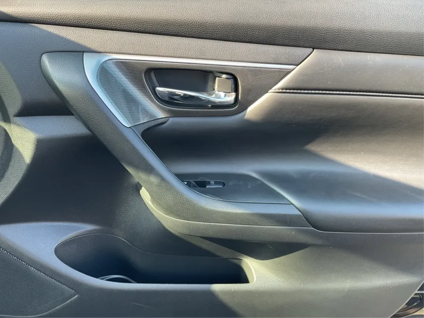 2015 Nissan Altima 2.5 SL (1N4AL3APXFC) with an 2.5L I-4 DOHC engine, located at 1230 East Main St, Xenia, OH, 45385, (937) 908-9800, 39.688026, -83.910172 - **Elevate Your Daily Drive with the 2015 Nissan Altima 2.5 SL Perfect for Every Journey!**<br /> <br /> Are you looking for a reliable sedan that effortlessly transitions from weekday commutes to weekend adventures? The 2015 Nissan Altima 2.5 SL is not just a vehicle; it's a lifestyle upgrade. Desi - Photo#19