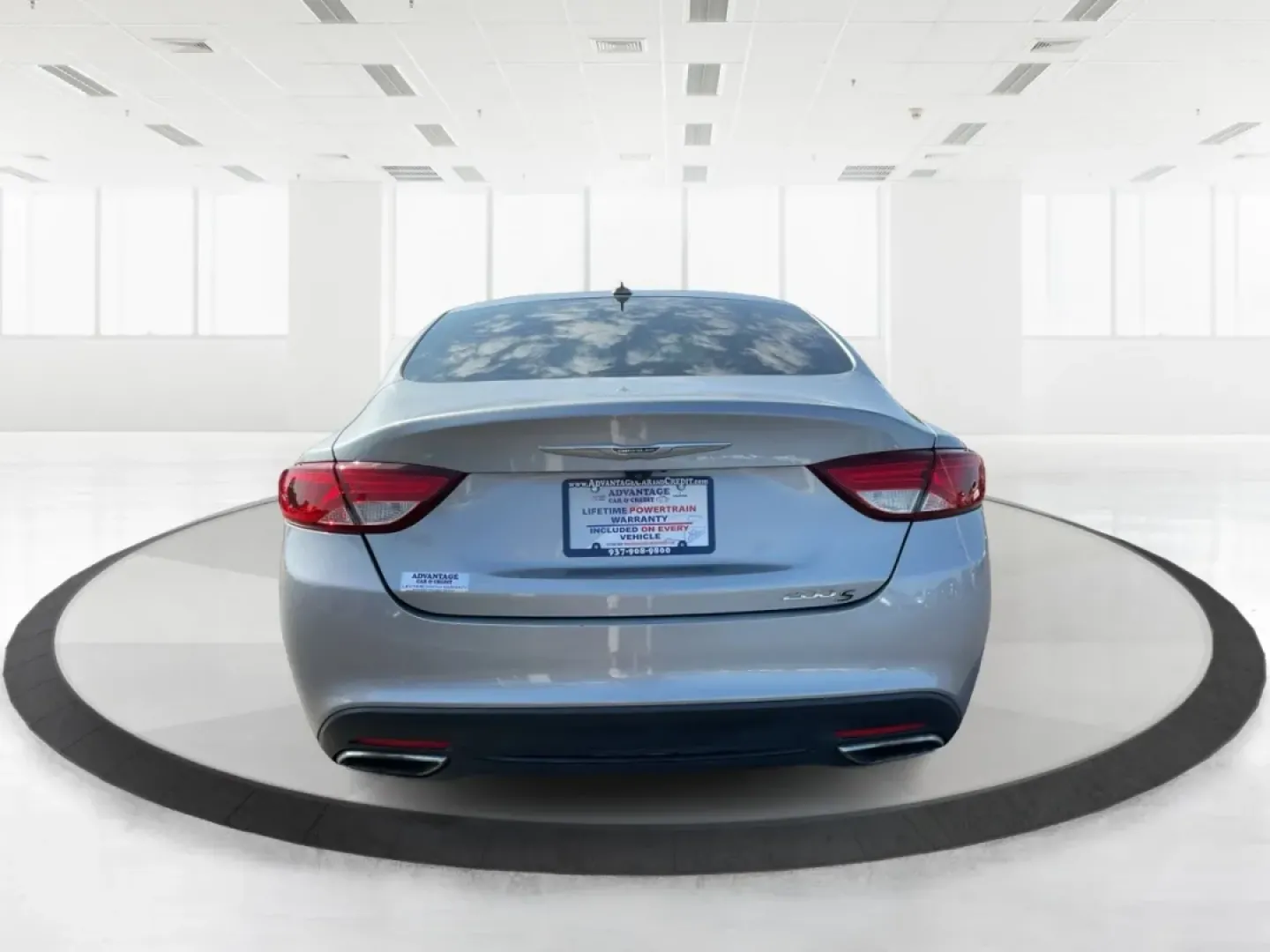 2015 Chrysler 200 S (1C3CCCBB2FN) with an 3.6L V-6 DOHC engine, located at 880 E. National Road, Vandalia, OH, 45377, (937) 908-9800, 39.891918, -84.183594 - **Discover Your Adventure: 2015 Chrysler 200 S - Perfect for Everyday Life and Weekend Getaways!**<br /> <br /> Are you ready to elevate your daily commute or embark on a spontaneous weekend trip? Meet the 2015 Chrysler 200 S, a stylish sedan designed for those who appreciate both comfort and perfor - Photo#3