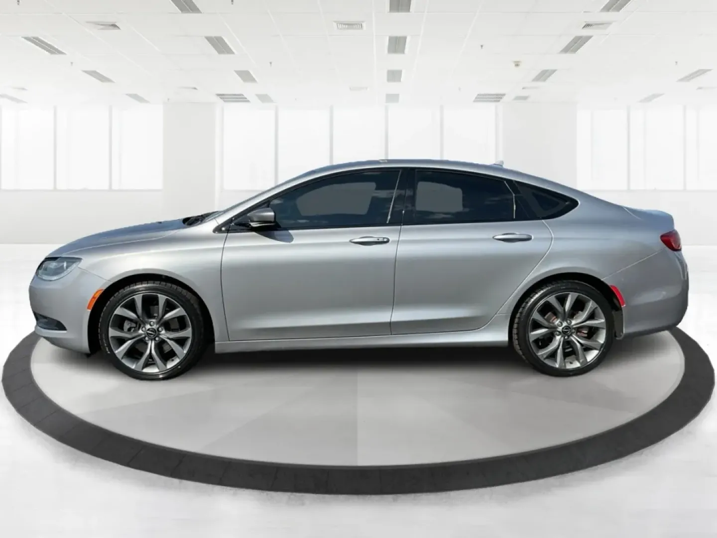 2015 Chrysler 200 S (1C3CCCBB2FN) with an 3.6L V-6 DOHC engine, located at 880 E. National Road, Vandalia, OH, 45377, (937) 908-9800, 39.891918, -84.183594 - **Discover Your Adventure: 2015 Chrysler 200 S - Perfect for Everyday Life and Weekend Getaways!**<br /> <br /> Are you ready to elevate your daily commute or embark on a spontaneous weekend trip? Meet the 2015 Chrysler 200 S, a stylish sedan designed for those who appreciate both comfort and perfor - Photo#5