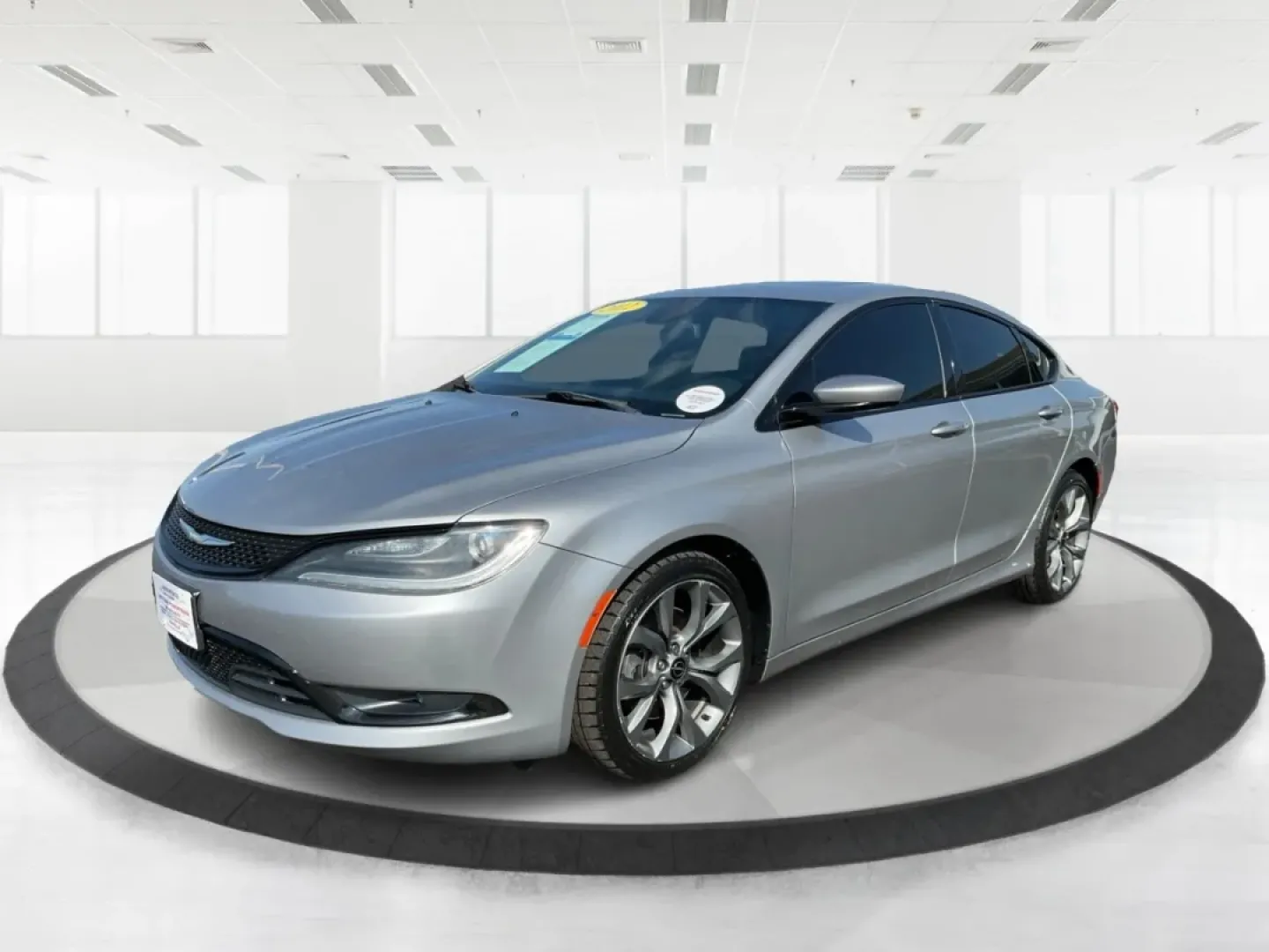 2015 Chrysler 200 S (1C3CCCBB2FN) with an 3.6L V-6 DOHC engine, located at 880 E. National Road, Vandalia, OH, 45377, (937) 908-9800, 39.891918, -84.183594 - **Discover Your Adventure: 2015 Chrysler 200 S - Perfect for Everyday Life and Weekend Getaways!**<br /> <br /> Are you ready to elevate your daily commute or embark on a spontaneous weekend trip? Meet the 2015 Chrysler 200 S, a stylish sedan designed for those who appreciate both comfort and perfor - Photo#8
