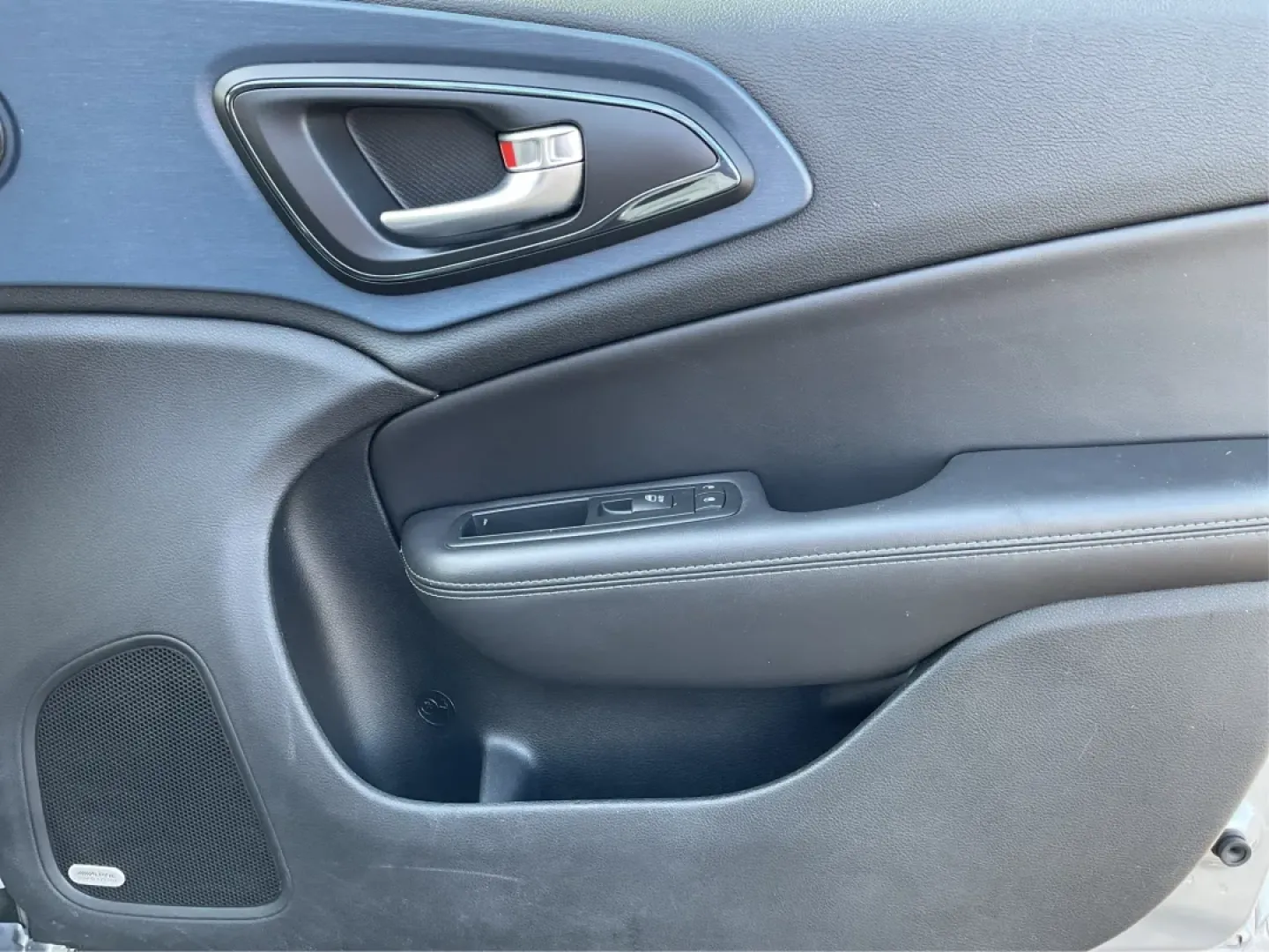 2015 Chrysler 200 S (1C3CCCBB2FN) with an 3.6L V-6 DOHC engine, located at 880 E. National Road, Vandalia, OH, 45377, (937) 908-9800, 39.891918, -84.183594 - **Discover Your Adventure: 2015 Chrysler 200 S - Perfect for Everyday Life and Weekend Getaways!**<br /> <br /> Are you ready to elevate your daily commute or embark on a spontaneous weekend trip? Meet the 2015 Chrysler 200 S, a stylish sedan designed for those who appreciate both comfort and perfor - Photo#20