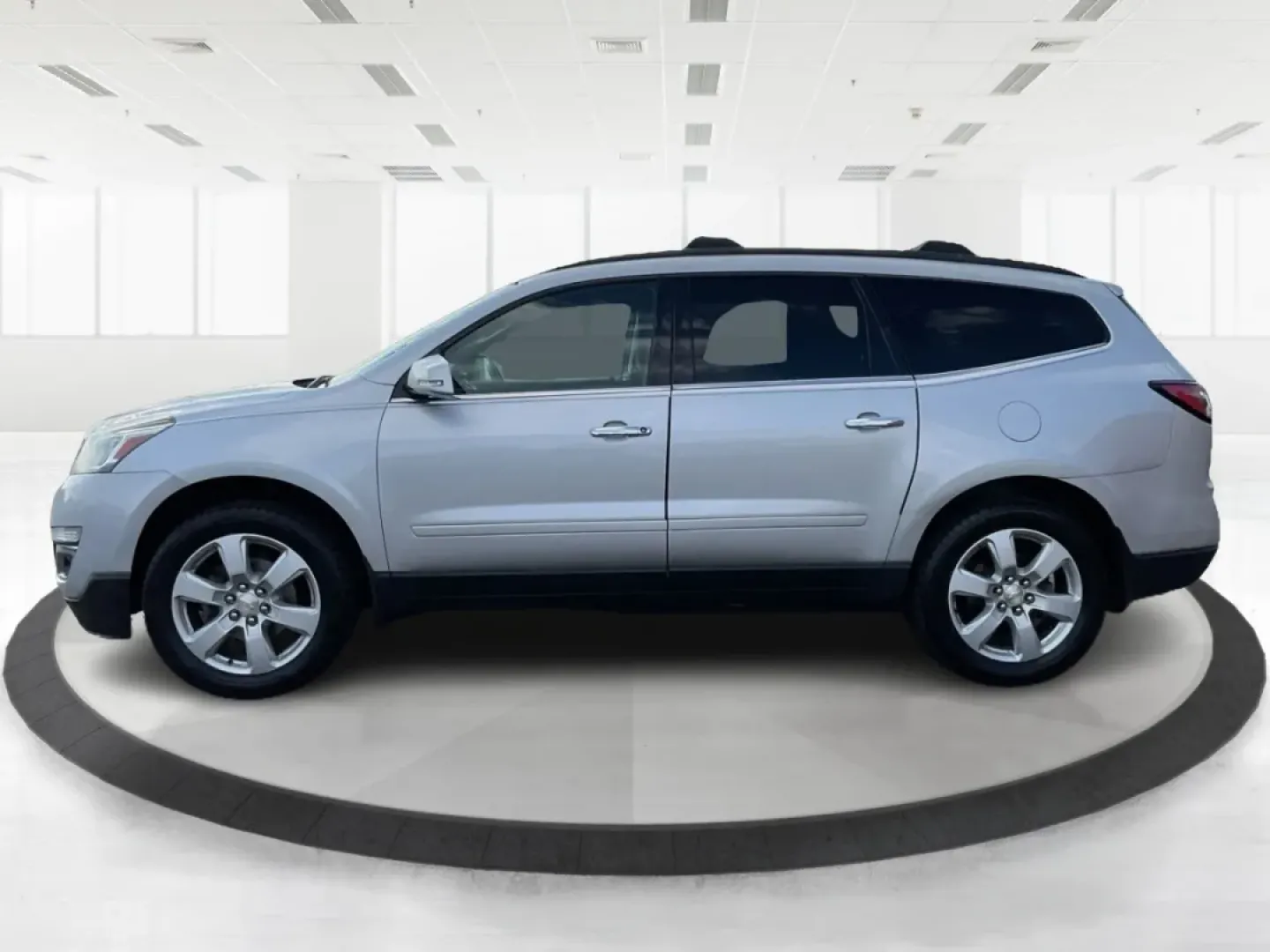 2017 Chevrolet Traverse 1LT (1GNKRGKDXHJ) with an 3.6L V-6 gasoline direct injection engine, located at 1099 N County Rd 25A, Troy, OH, 45373, (937) 908-9800, 40.057079, -84.212883 - ### Discover Your Next Family Adventure with the 2017 Chevrolet Traverse 1LT at Advantage Car and Credit - Troy!<br /> <br /> Are you searching for a reliable vehicle that can comfortably accommodate your growing family or serve as the perfect companion for weekend getaways? Look no further than the - Photo#4