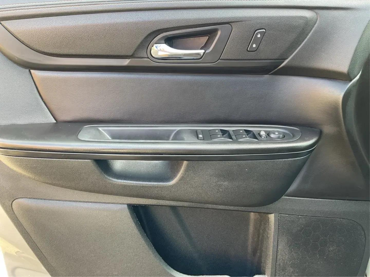 2017 Chevrolet Traverse 1LT (1GNKRGKDXHJ) with an 3.6L V-6 gasoline direct injection engine, located at 1099 N County Rd 25A, Troy, OH, 45373, (937) 908-9800, 40.057079, -84.212883 - ### Discover Your Next Family Adventure with the 2017 Chevrolet Traverse 1LT at Advantage Car and Credit - Troy!<br /> <br /> Are you searching for a reliable vehicle that can comfortably accommodate your growing family or serve as the perfect companion for weekend getaways? Look no further than the - Photo#17