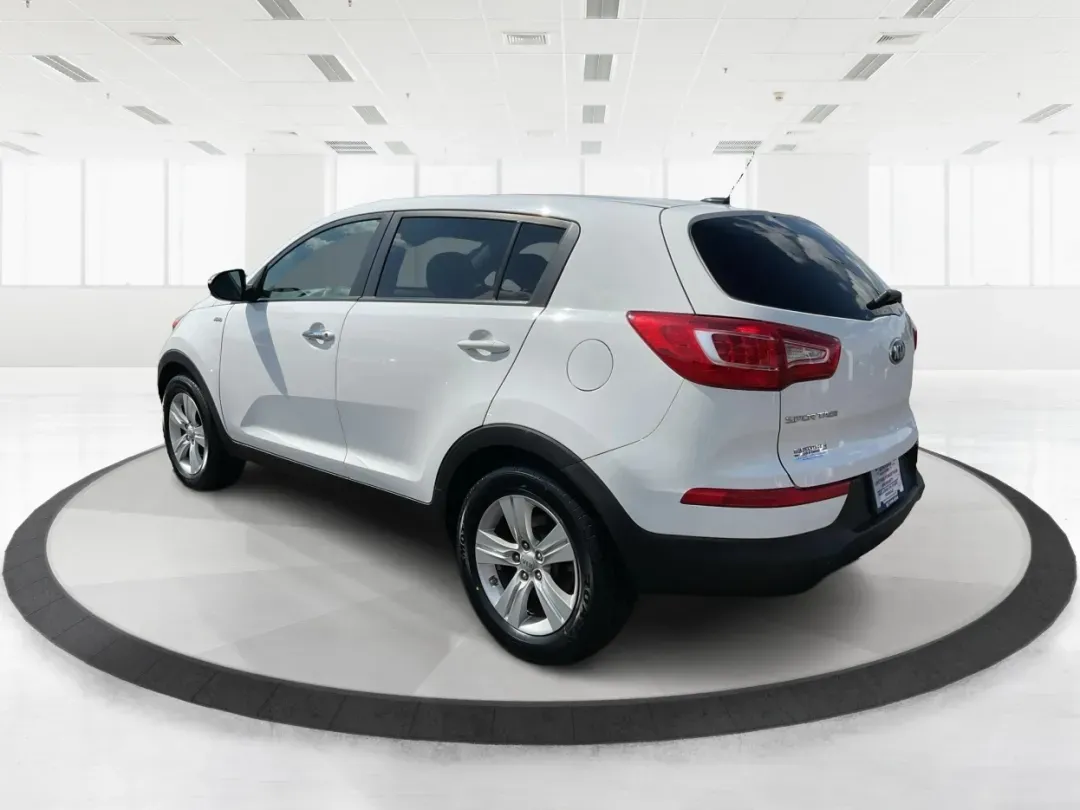 2013 Kia Sportage LX (KNDPBCA26D7) with an 2.4L I-4 DOHC engine, located at 8750 N County Rd 25A, Piqua, OH, 45356, (937) 908-9800, 40.164391, -84.232513 - Experience the ultimate blend of versatility and comfort with this 2013 Kia Sportage LX, perfect for families on the go, urban commuters, or those planning outdoor weekend adventures. This reliable crossover's spacious interior and dynamic performance make it an ideal choice for drivers seeking a de - Photo#4