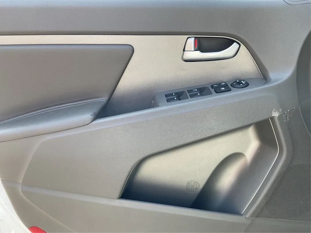 2013 Kia Sportage LX (KNDPBCA26D7) with an 2.4L I-4 DOHC engine, located at 8750 N County Rd 25A, Piqua, OH, 45356, (937) 908-9800, 40.164391, -84.232513 - Experience the ultimate blend of versatility and comfort with this 2013 Kia Sportage LX, perfect for families on the go, urban commuters, or those planning outdoor weekend adventures. This reliable crossover's spacious interior and dynamic performance make it an ideal choice for drivers seeking a de - Photo#16