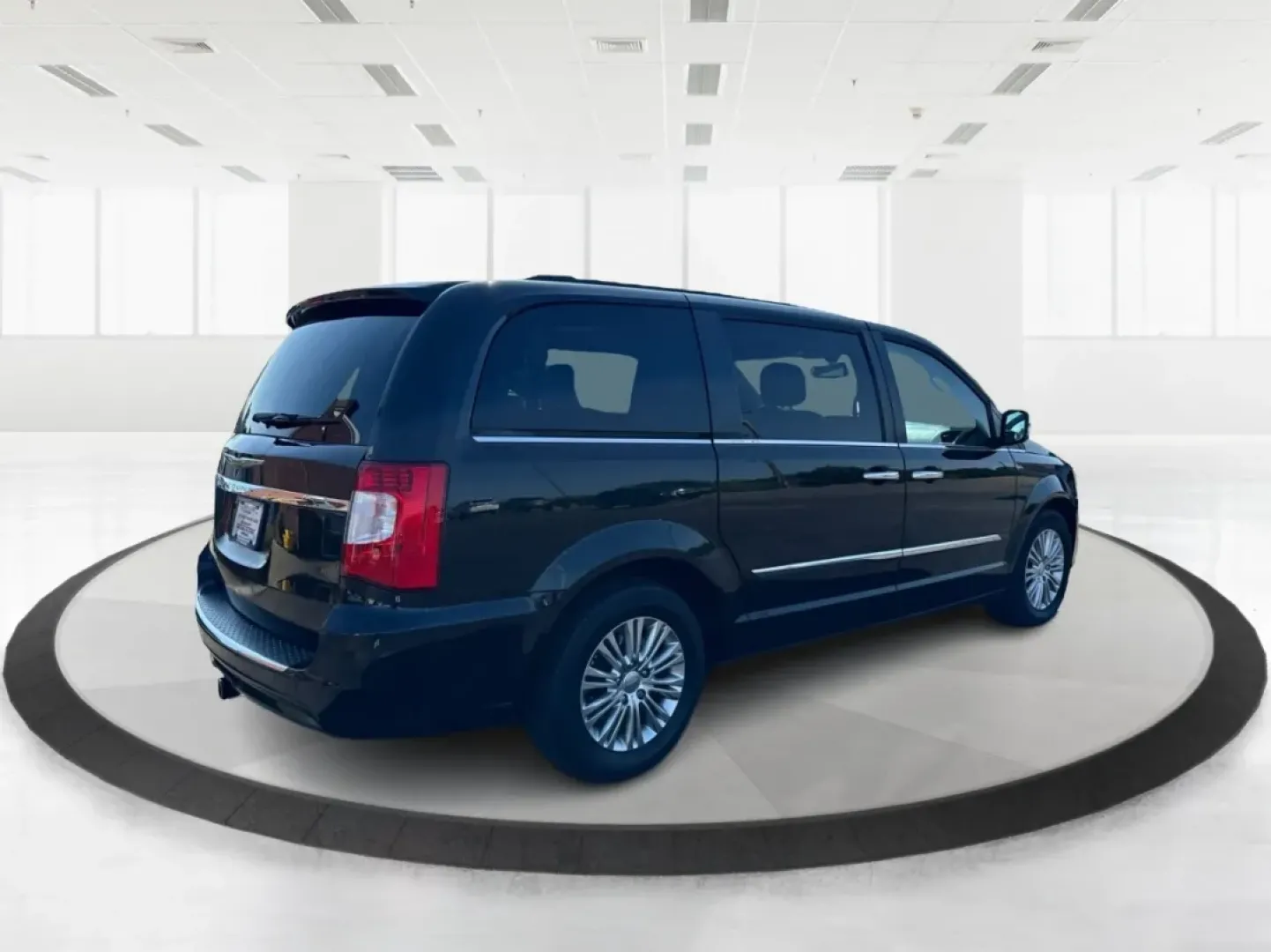 2016 Chrysler Town and Country Touring-L Anniversary Edition (2C4RC1CG2GR) with an Pentastar 3.6L V-6 DOHC engine, located at 401 Woodman Dr, Riverside, OH, 45431, (937) 908-9800, 39.760899, -84.123421 - **Embrace Family Adventures with the 2016 Chrysler Town and Country Touring-L Anniversary Edition**<br /> <br /> At Advantage Car and Credit - Riverside, your family's next adventure starts with the perfect vehicle! Imagine taking your loved ones on unforgettable road trips or creating cherished m - Photo#2