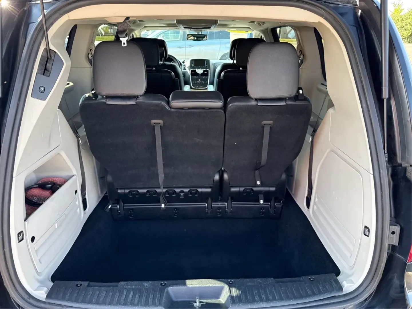 2016 Chrysler Town and Country Touring-L Anniversary Edition (2C4RC1CG2GR) with an Pentastar 3.6L V-6 DOHC engine, located at 401 Woodman Dr, Riverside, OH, 45431, (937) 908-9800, 39.760899, -84.123421 - **Embrace Family Adventures with the 2016 Chrysler Town and Country Touring-L Anniversary Edition**<br /> <br /> At Advantage Car and Credit - Riverside, your family's next adventure starts with the perfect vehicle! Imagine taking your loved ones on unforgettable road trips or creating cherished m - Photo#12