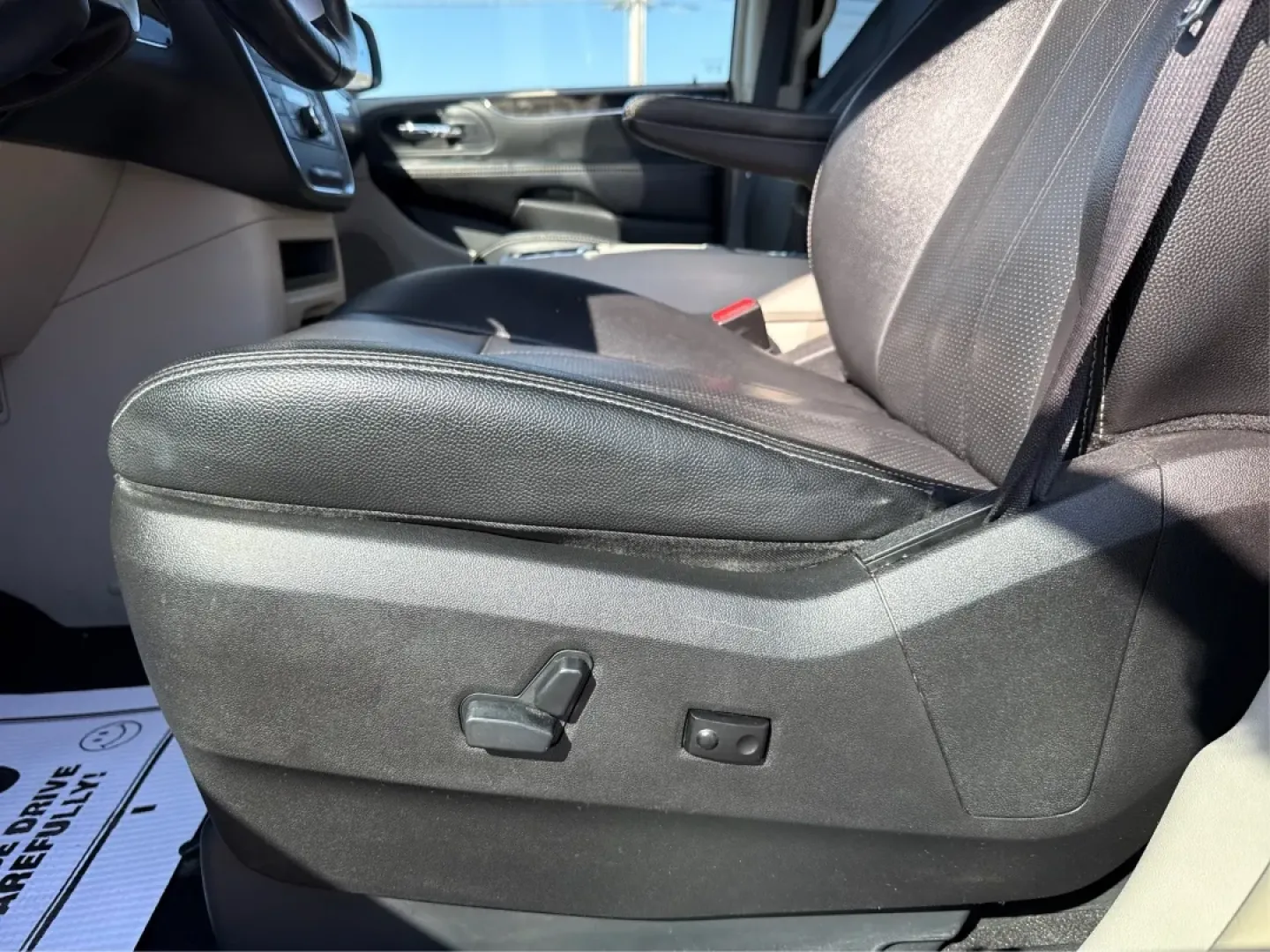 2016 Chrysler Town and Country Touring-L Anniversary Edition (2C4RC1CG2GR) with an Pentastar 3.6L V-6 DOHC engine, located at 401 Woodman Dr, Riverside, OH, 45431, (937) 908-9800, 39.760899, -84.123421 - **Embrace Family Adventures with the 2016 Chrysler Town and Country Touring-L Anniversary Edition**<br /> <br /> At Advantage Car and Credit - Riverside, your family's next adventure starts with the perfect vehicle! Imagine taking your loved ones on unforgettable road trips or creating cherished m - Photo#18