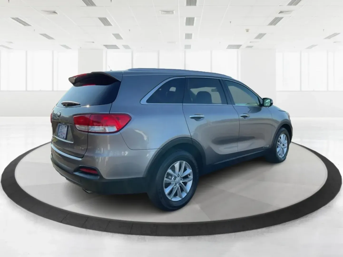 2017 Kia Sorento 3.3L LX (5XYPGDA53HG) with an Lambda II 3.3L V-6 gasoline direct injection engine, located at 1230 East Main St, Xenia, OH, 45385, (937) 908-9800, 39.688026, -83.910172 - **Adventure Awaits in the 2017 Kia Sorento: Your Perfect Family SUV!**<br /> <br /> Are you ready to embark on unforgettable family road trips or weekend getaways? Look no further than the 2017 Kia Sorento, a versatile and comfortable SUV that's perfect for growing families and adventure-seekers ali - Photo#2