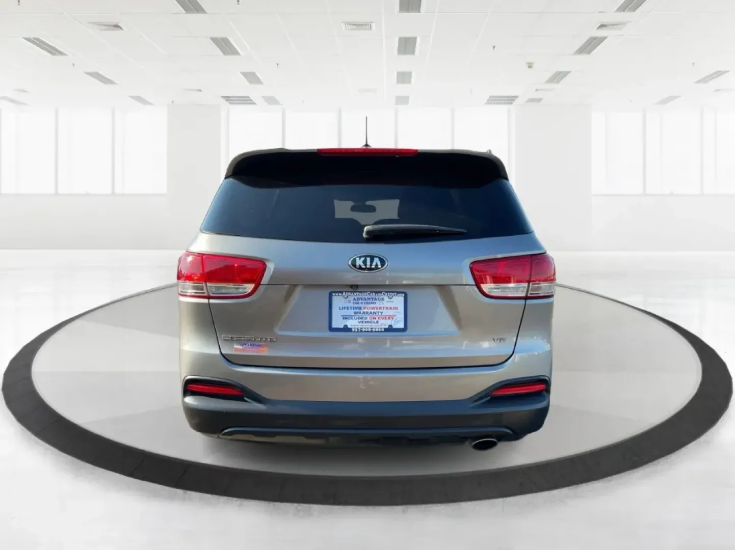 2017 Kia Sorento 3.3L LX (5XYPGDA53HG) with an Lambda II 3.3L V-6 gasoline direct injection engine, located at 1230 East Main St, Xenia, OH, 45385, (937) 908-9800, 39.688026, -83.910172 - **Adventure Awaits in the 2017 Kia Sorento: Your Perfect Family SUV!**<br /> <br /> Are you ready to embark on unforgettable family road trips or weekend getaways? Look no further than the 2017 Kia Sorento, a versatile and comfortable SUV that's perfect for growing families and adventure-seekers ali - Photo#3