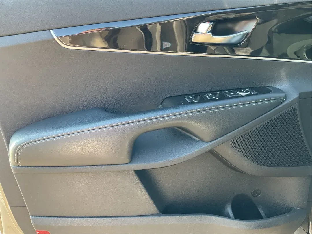 2017 Kia Sorento 3.3L LX (5XYPGDA53HG) with an Lambda II 3.3L V-6 gasoline direct injection engine, located at 1230 East Main St, Xenia, OH, 45385, (937) 908-9800, 39.688026, -83.910172 - **Adventure Awaits in the 2017 Kia Sorento: Your Perfect Family SUV!**<br /> <br /> Are you ready to embark on unforgettable family road trips or weekend getaways? Look no further than the 2017 Kia Sorento, a versatile and comfortable SUV that's perfect for growing families and adventure-seekers ali - Photo#17