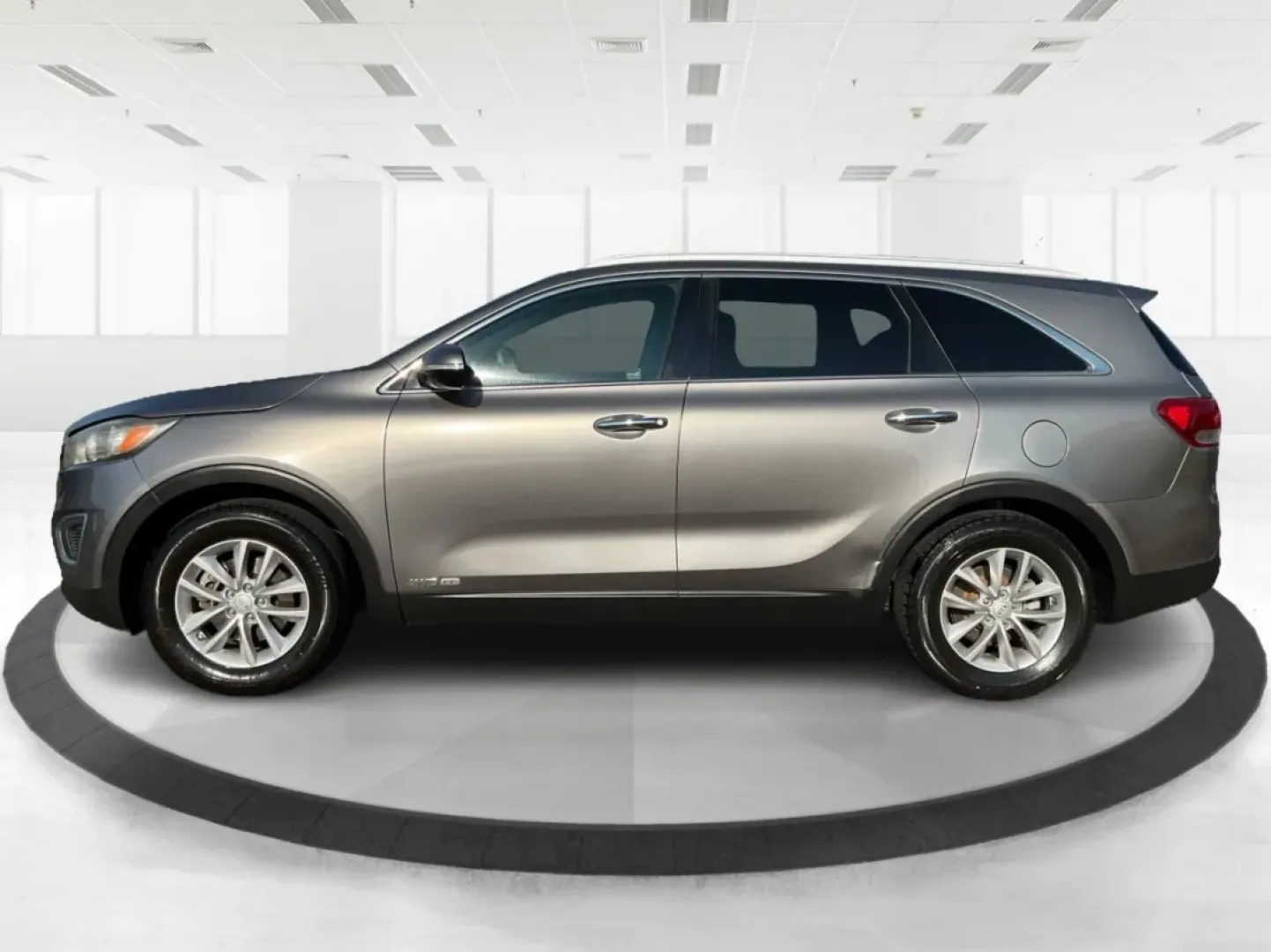 2017 Kia Sorento 3.3L LX (5XYPGDA53HG) with an Lambda II 3.3L V-6 gasoline direct injection engine, located at 1099 N County Rd 25A, Troy, OH, 45373, (937) 908-9800, 40.057079, -84.212883 - **Adventure Awaits in the 2017 Kia Sorento: Your Perfect Family SUV!**<br /> <br /> Are you ready to embark on unforgettable family road trips or weekend getaways? Look no further than the 2017 Kia Sorento, a versatile and comfortable SUV that's perfect for growing families and adventure-seekers ali - Photo#5