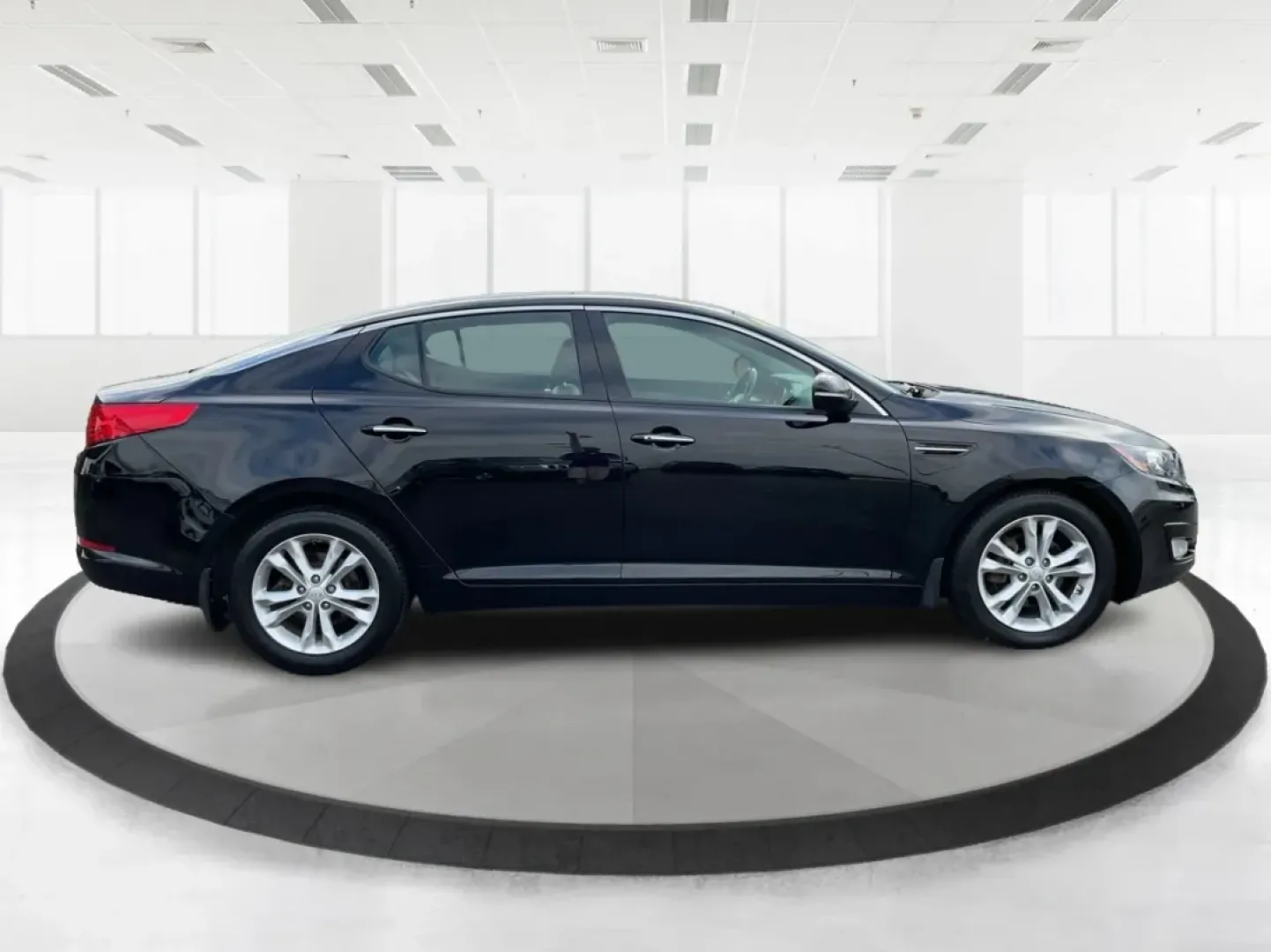 2013 Kia Optima EX (5XXGN4A74DG) with an 2.4L I-4 gasoline direct injection engine, located at 4508 South Dixie Dr, Moraine, OH, 45439, (937) 908-9800, 39.689976, -84.218452 - ### Elevate Your Daily Drive with the 2013 Kia Optima EX at Advantage Car and Credit in Fairborn, OH!<br /> <br /> Are you in search of a reliable sedan that perfectly balances style, comfort, and advanced features? Look no further than the 2013 Kia Optima EX, now available at Advantage Car and Cred - Photo#1