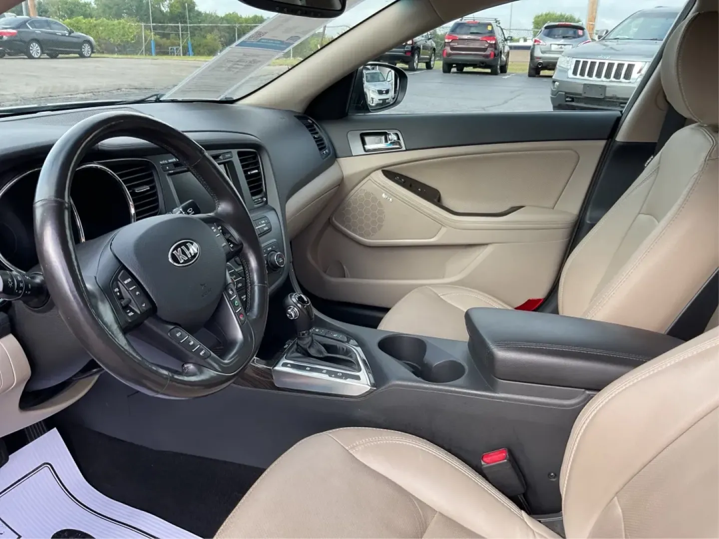 2013 Kia Optima EX (5XXGN4A74DG) with an 2.4L I-4 gasoline direct injection engine, located at 4508 South Dixie Dr, Moraine, OH, 45439, (937) 908-9800, 39.689976, -84.218452 - ### Elevate Your Daily Drive with the 2013 Kia Optima EX at Advantage Car and Credit in Fairborn, OH!<br /> <br /> Are you in search of a reliable sedan that perfectly balances style, comfort, and advanced features? Look no further than the 2013 Kia Optima EX, now available at Advantage Car and Cred - Photo#9