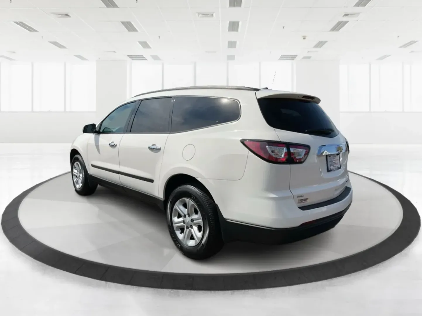 2014 Chevrolet Traverse LS (1GNKVFEDXEJ) with an 3.6L V-6 gasoline direct injection engine, located at 1951 S Dayton Lakeview Rd., New Carlisle, OH, 45344, (937) 908-9800, 39.890999, -84.050255 - **Adventure Awaits with This 2014 Chevrolet Traverse LS at Advantage Car and Credit - Riverside!**<br /> <br /> Are you ready to elevate your family road trips or weekend adventures? Introducing the 2014 Chevrolet Traverse LS-a versatile SUV designed with comfort, safety, and style in mind. This rug - Photo#4