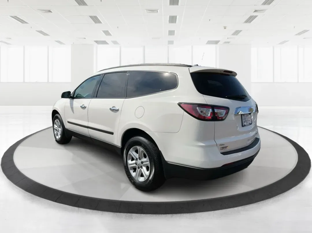 2014 Chevrolet Traverse LS (1GNKVFEDXEJ) with an 3.6L V-6 gasoline direct injection engine, located at 1951 S Dayton Lakeview Rd., New Carlisle, OH, 45344, (937) 908-9800, 39.890999, -84.050255 - **Adventure Awaits with This 2014 Chevrolet Traverse LS at Advantage Car and Credit - Riverside!**<br /> <br /> Are you ready to elevate your family road trips or weekend adventures? Introducing the 2014 Chevrolet Traverse LS-a versatile SUV designed with comfort, safety, and style in mind. This rug - Photo#4