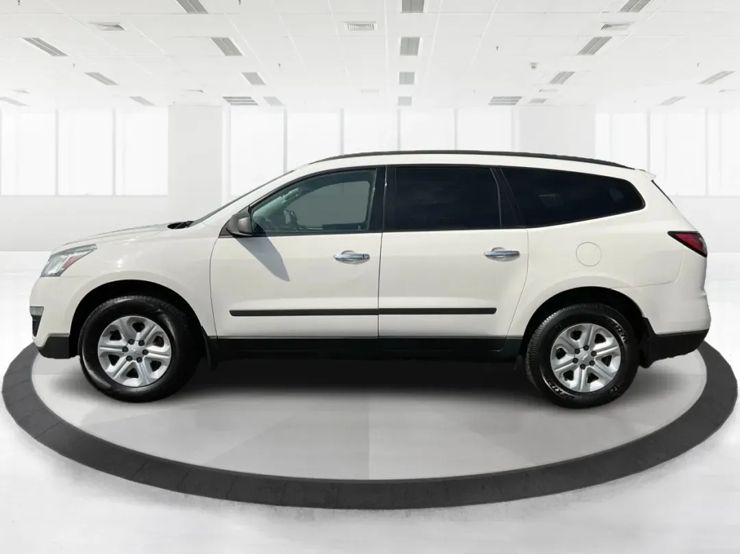 2014 Chevrolet Traverse LS (1GNKVFEDXEJ) with an 3.6L V-6 gasoline direct injection engine, located at 1951 S Dayton Lakeview Rd., New Carlisle, OH, 45344, (937) 908-9800, 39.890999, -84.050255 - **Adventure Awaits with This 2014 Chevrolet Traverse LS at Advantage Car and Credit - Riverside!**<br /> <br /> Are you ready to elevate your family road trips or weekend adventures? Introducing the 2014 Chevrolet Traverse LS-a versatile SUV designed with comfort, safety, and style in mind. This rug - Photo#5