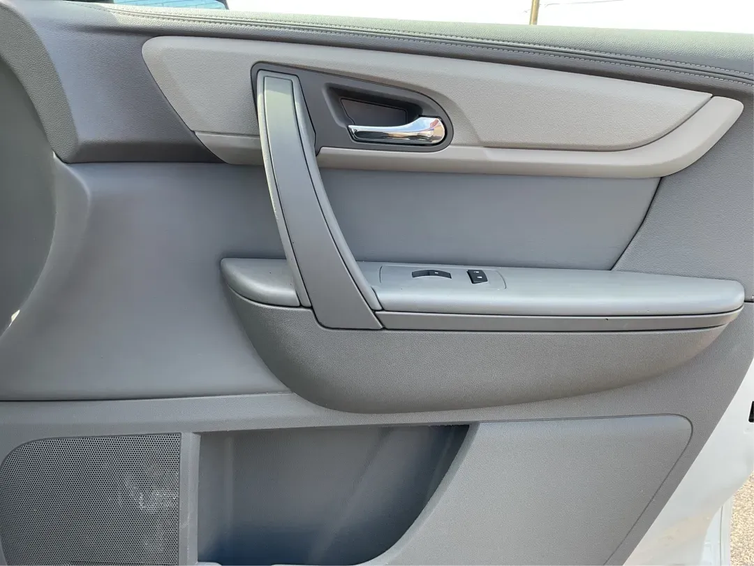 2014 Chevrolet Traverse LS (1GNKVFEDXEJ) with an 3.6L V-6 gasoline direct injection engine, located at 1951 S Dayton Lakeview Rd., New Carlisle, OH, 45344, (937) 908-9800, 39.890999, -84.050255 - **Adventure Awaits with This 2014 Chevrolet Traverse LS at Advantage Car and Credit - Riverside!**<br /> <br /> Are you ready to elevate your family road trips or weekend adventures? Introducing the 2014 Chevrolet Traverse LS-a versatile SUV designed with comfort, safety, and style in mind. This rug - Photo#19