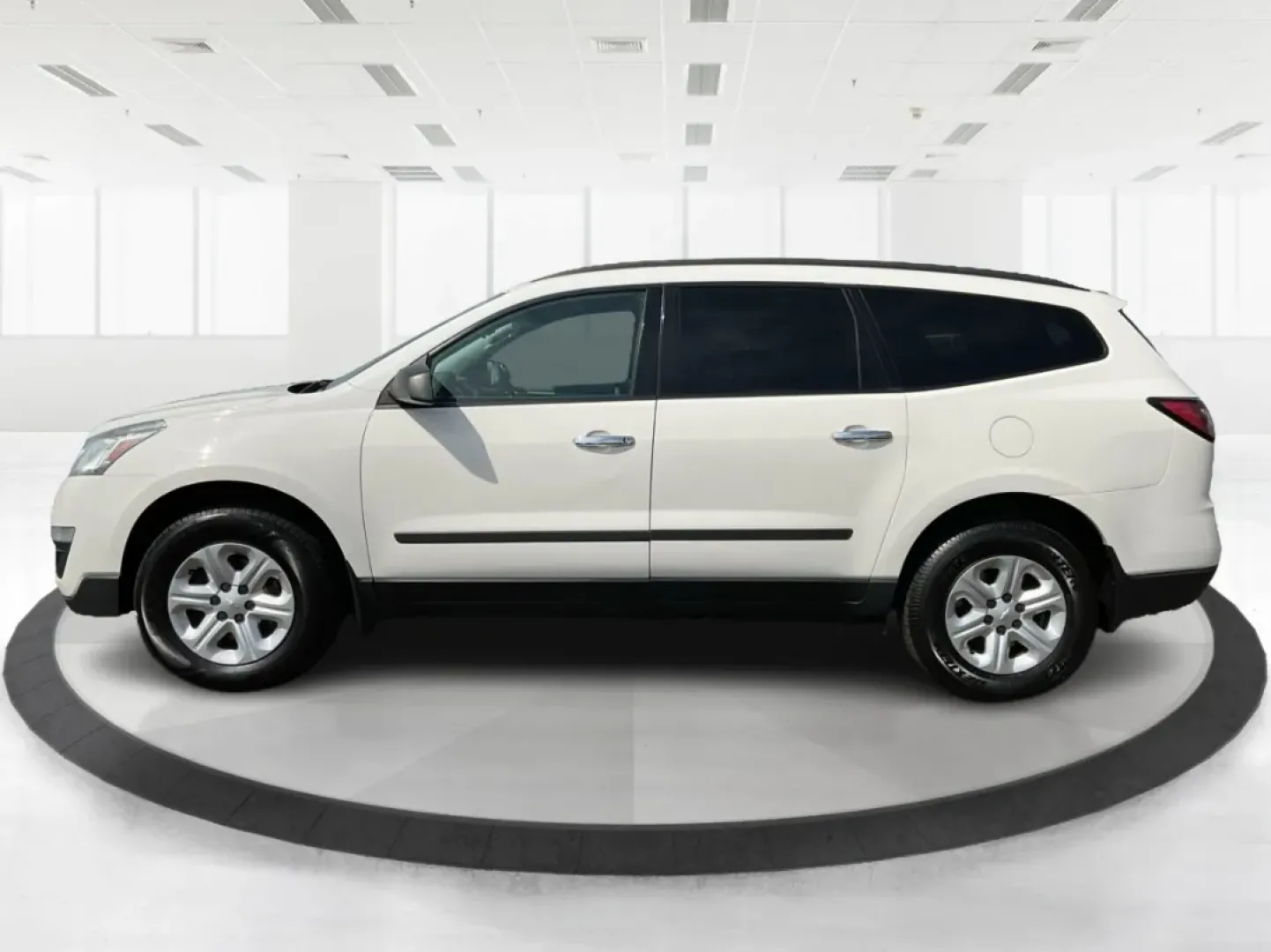 2014 Chevrolet Traverse LS (1GNKVFEDXEJ) with an 3.6L V-6 gasoline direct injection engine, located at 401 Woodman Dr, Riverside, OH, 45431, (937) 908-9800, 39.760899, -84.123421 - **Adventure Awaits with This 2014 Chevrolet Traverse LS at Advantage Car and Credit - Riverside!**<br /> <br /> Are you ready to elevate your family road trips or weekend adventures? Introducing the 2014 Chevrolet Traverse LS-a versatile SUV designed with comfort, safety, and style in mind. This rug - Photo#5