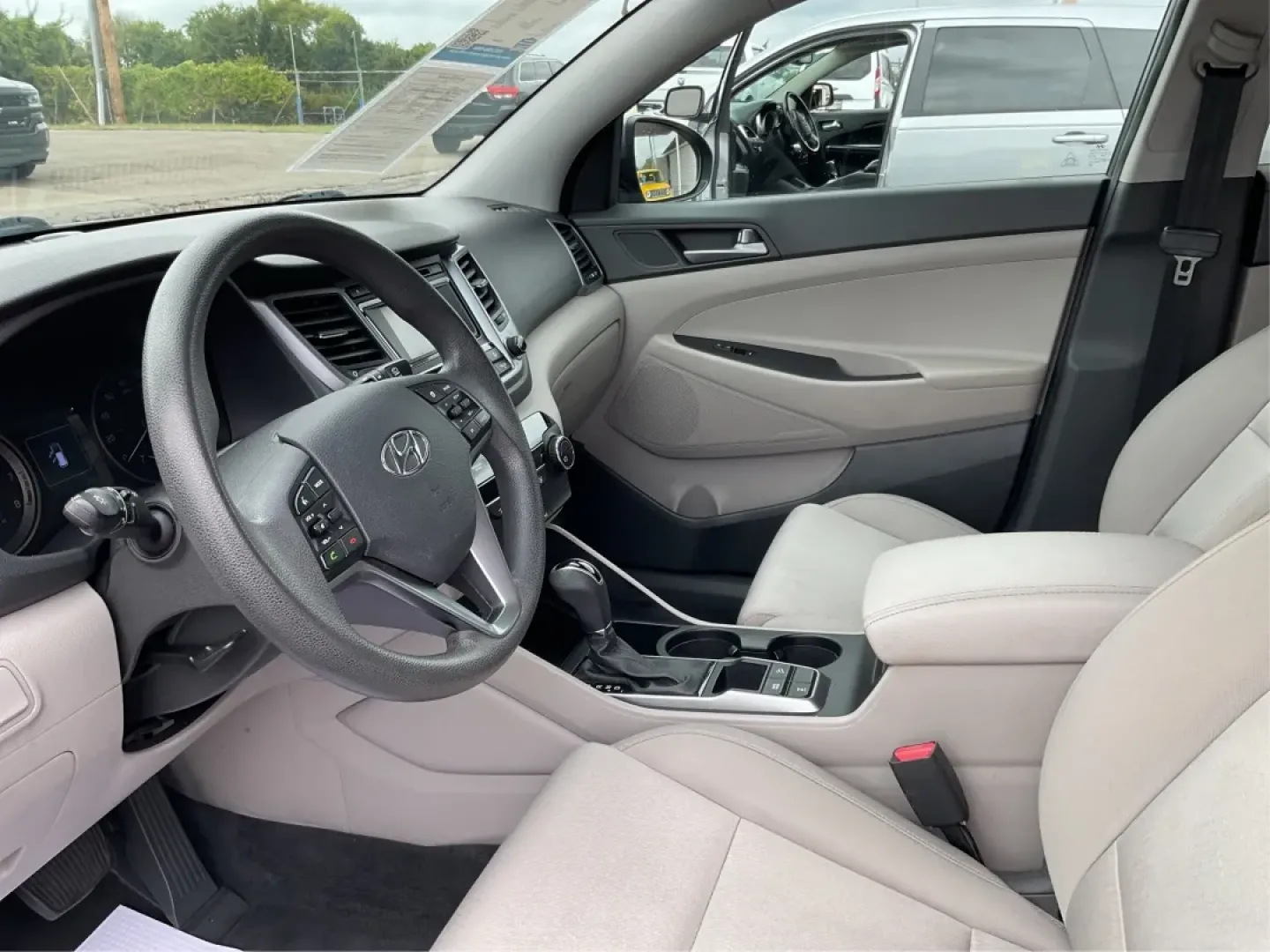 2016 Hyundai Tucson SE (KM8J3CA48GU) with an Nu 2L I-4 gasoline direct injection engine, located at 8750 N County Rd 25A, Piqua, OH, 45356, (937) 908-9800, 40.164391, -84.232513 - Are you ready to embrace a new lifestyle that combines adventure and daily practicality? Look no further than the 2016 Hyundai Tucson SE, available now at Advantage Car and Credit in Moraine, OH. Whether you're a growing family in search of a reliable SUV, a commuter requiring a dependable ride, or - Photo#9