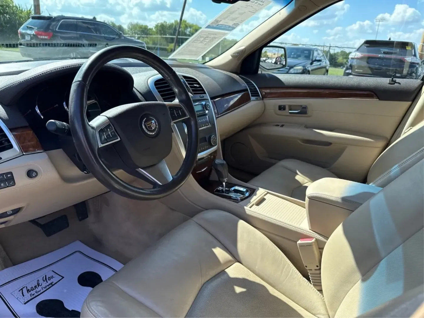 2008 Cadillac SRX V6 (1GYEE437X80) with an 3.6L V-6 DOHC engine, located at 1230 East Main St, Xenia, OH, 45385, (937) 908-9800, 39.688026, -83.910172 - **Discover Luxury and Versatility with the 2008 Cadillac SRX at Advantage Car and Credit Xenia**<br /> <br /> Are you looking for a vehicle that seamlessly blends luxury with practicality? The 2008 Cadillac SRX is the perfect companion for those who desire a comfortable ride for their family, want - Photo#9