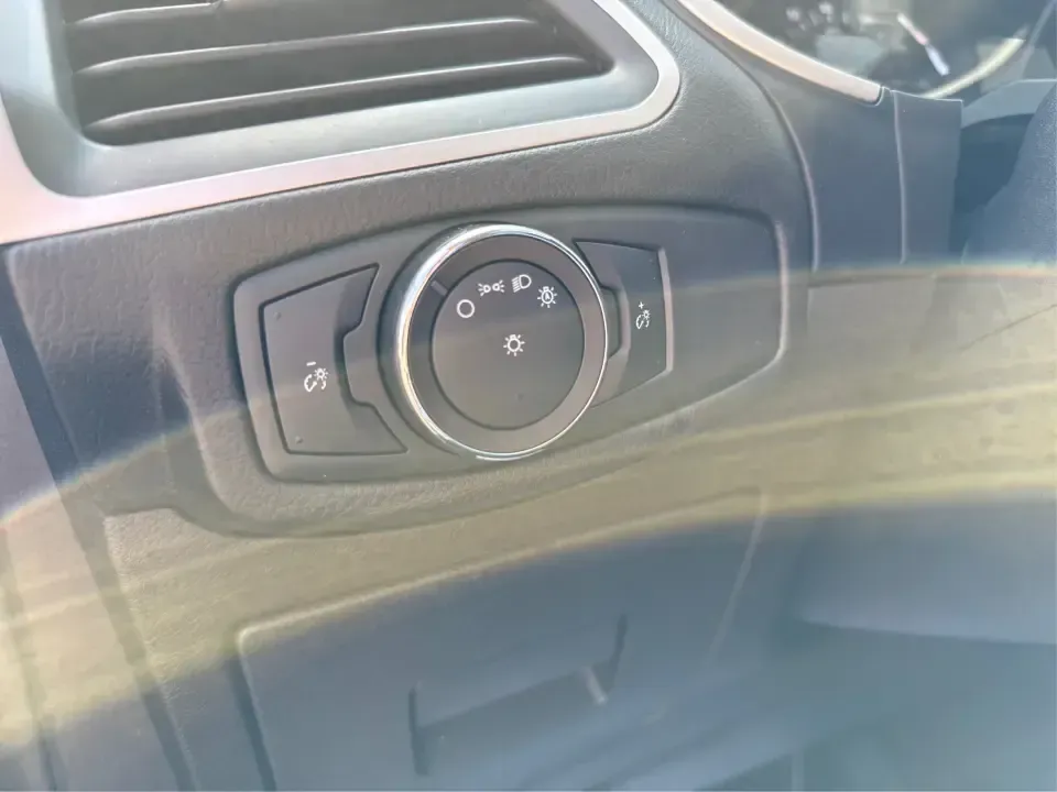 2017 Ford Edge SEL (2FMPK4J9XHB) with an 2.0L L4 DOHC 16V engine, 6A transmission, located at 4508 South Dixie Dr, Moraine, OH, 45439, (937) 908-9800, 39.689976, -84.218452 - **Discover Your Next Adventure with the 2017 Ford Edge SEL at Advantage Car and Credit!**<br /> <br /> Are you ready to elevate your driving experience? The 2017 Ford Edge SEL is not just a vehicle; it's a lifestyle choice that caters to your every need-whether you're a busy professional looking for - Photo#17