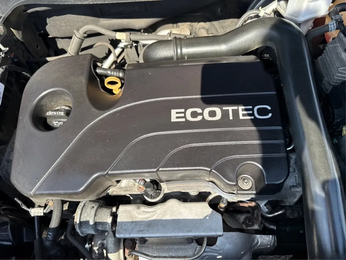 2018 Chevrolet Equinox Premier (2GNAXVEV0J6) with an 1.5L I-4 gasoline direct injection engine, located at 880 E. National Road, Vandalia, OH, 45377, (937) 908-9800, 39.891918, -84.183594 - **Discover Your Next Adventure with the 2018 Chevrolet Equinox at Advantage Car and Credit - Vandalia!**<br /> <br /> Are you ready to elevate your driving experience and embrace a lifestyle filled with excitement and exploration? Look no further than our stunning 2018 Chevrolet Equinox Premier at A - Photo#11