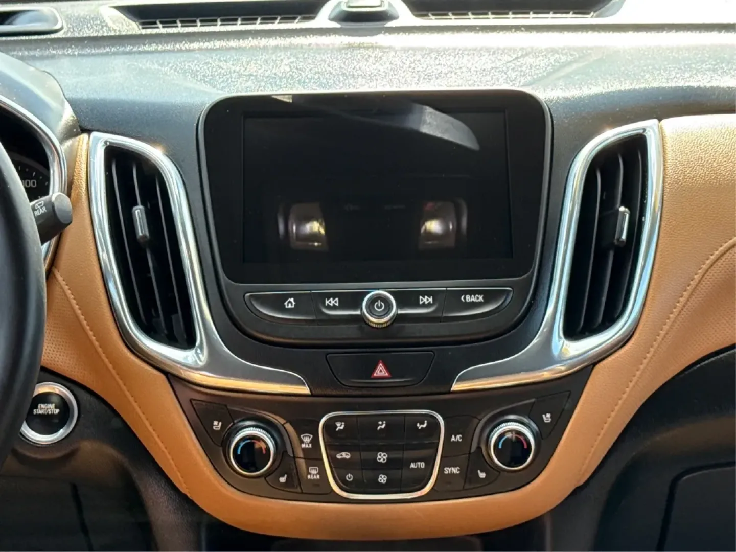 2018 Chevrolet Equinox Premier (2GNAXVEV0J6) with an 1.5L I-4 gasoline direct injection engine, located at 880 E. National Road, Vandalia, OH, 45377, (937) 908-9800, 39.891918, -84.183594 - **Discover Your Next Adventure with the 2018 Chevrolet Equinox at Advantage Car and Credit - Vandalia!**<br /> <br /> Are you ready to elevate your driving experience and embrace a lifestyle filled with excitement and exploration? Look no further than our stunning 2018 Chevrolet Equinox Premier at A - Photo#13