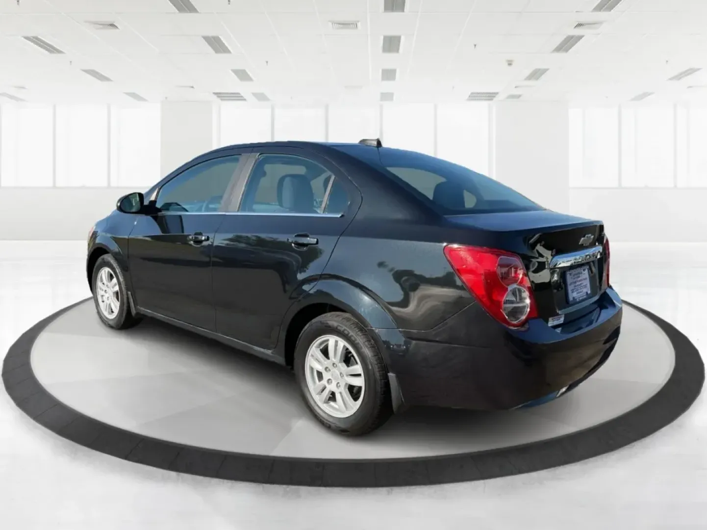 2015 Chevrolet Sonic LT Auto (1G1JC5SG4F4) with an Other engine, located at 4508 South Dixie Dr, Moraine, OH, 45439, (937) 908-9800, 39.689976, -84.218452 - ### Discover Your Next Adventure with this 2015 Chevrolet Sonic LT Auto!<br /> <br /> Are you searching for a reliable sedan that's perfect for your daily commute or weekend getaways? Look no further than this stunning 2015 Chevrolet Sonic LT Auto, available now at Advantage Car and Credit in Morain - Photo#4