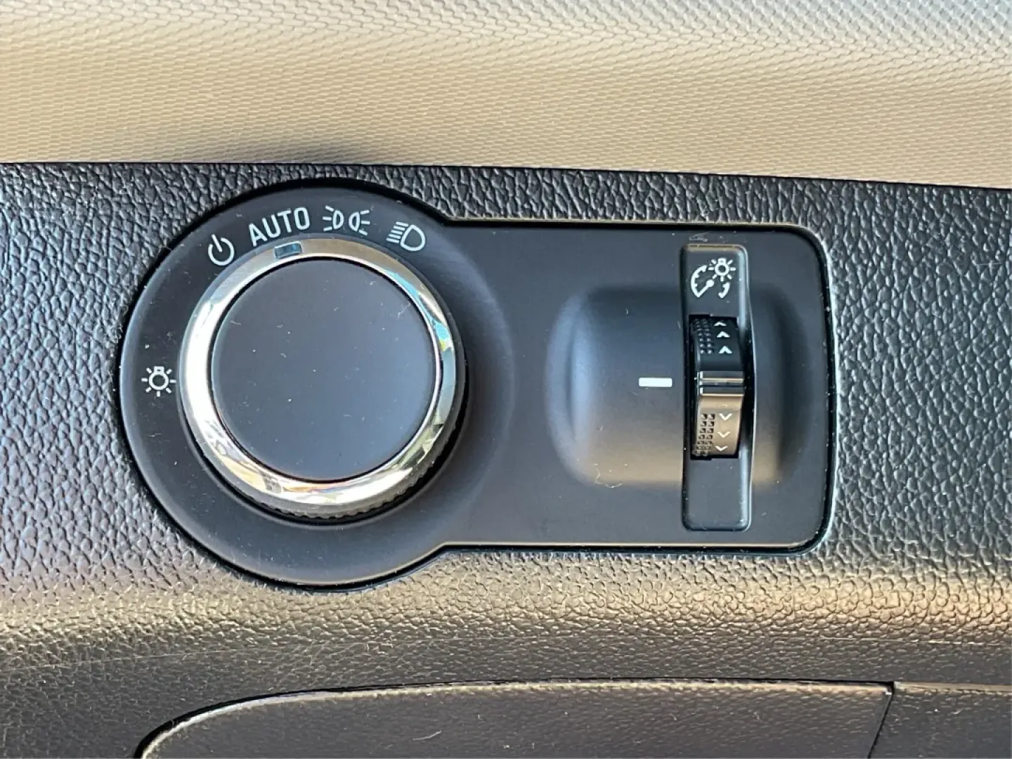 2015 Chevrolet Sonic LT Auto (1G1JC5SG4F4) with an Other engine, located at 4508 South Dixie Dr, Moraine, OH, 45439, (937) 908-9800, 39.689976, -84.218452 - ### Discover Your Next Adventure with this 2015 Chevrolet Sonic LT Auto!<br /> <br /> Are you searching for a reliable sedan that's perfect for your daily commute or weekend getaways? Look no further than this stunning 2015 Chevrolet Sonic LT Auto, available now at Advantage Car and Credit in Morain - Photo#17