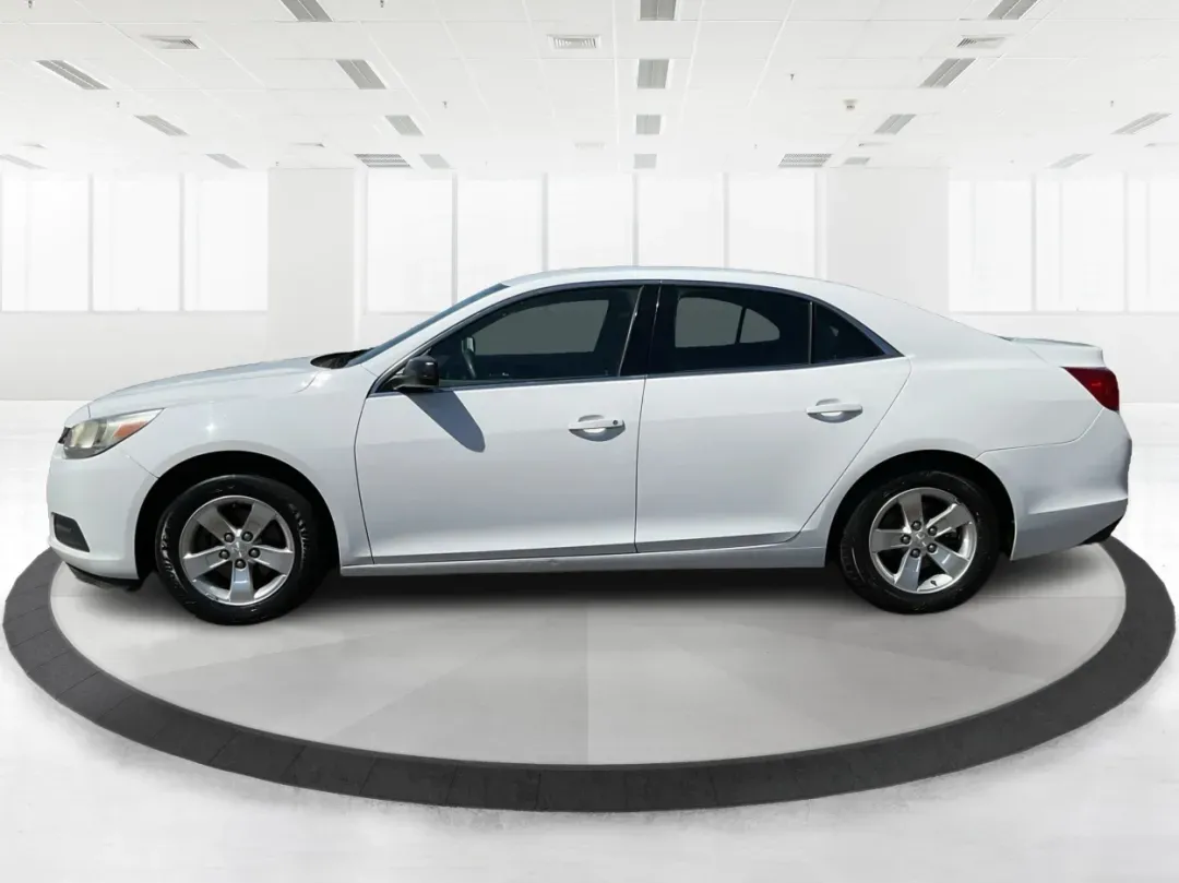 2015 Chevrolet Malibu 1FL (1G11A5SL9FU) with an ECOTEC 2.5L I-4 gasoline direct injection engine, located at 8750 N County Rd 25A, Piqua, OH, 45356, (937) 908-9800, 40.164391, -84.232513 - One Owner - Photo#5