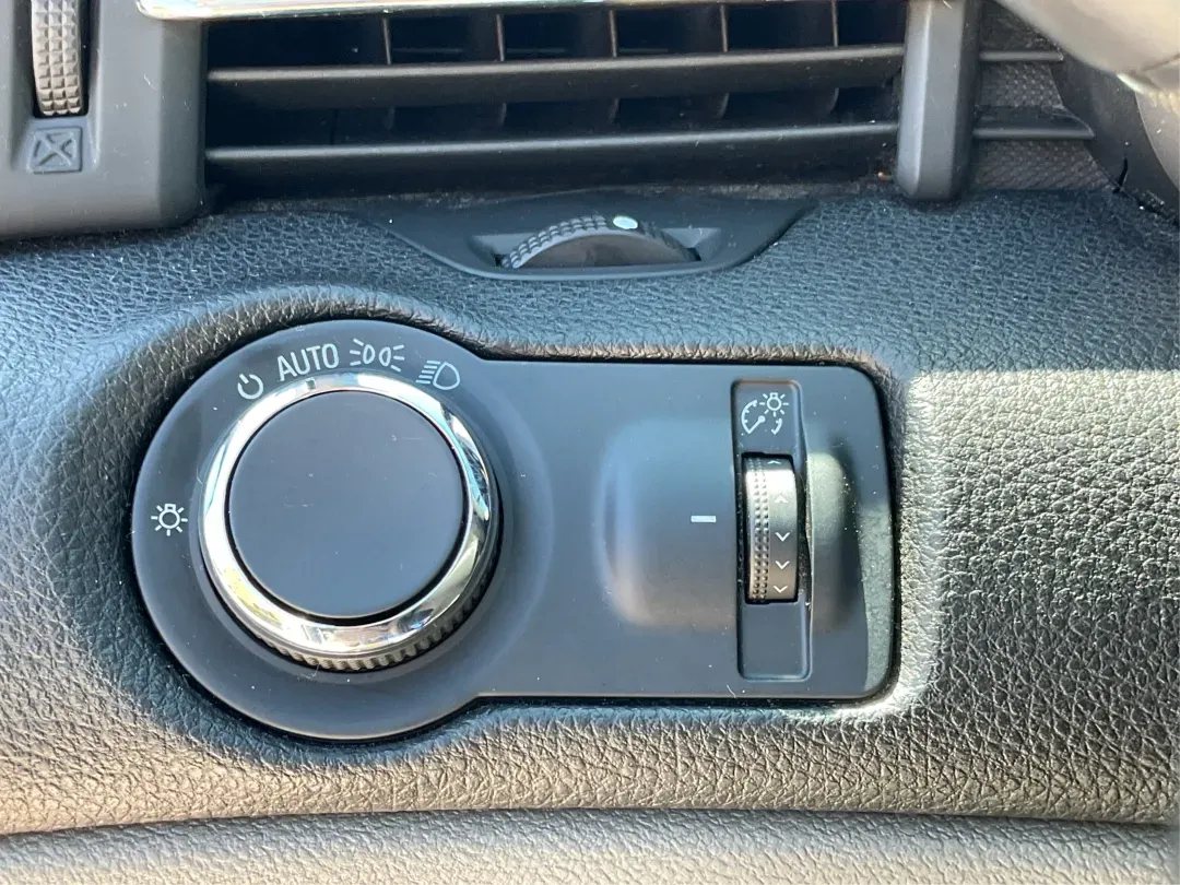 2015 Chevrolet Malibu 1FL (1G11A5SL9FU) with an ECOTEC 2.5L I-4 gasoline direct injection engine, located at 8750 N County Rd 25A, Piqua, OH, 45356, (937) 908-9800, 40.164391, -84.232513 - One Owner - Photo#17