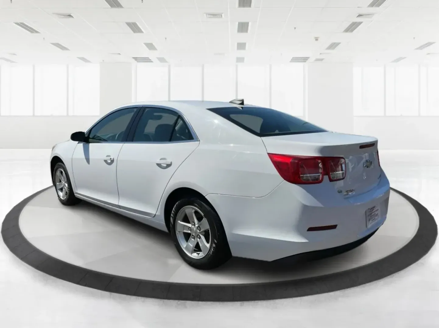 2015 Chevrolet Malibu 1FL (1G11A5SL9FU) with an ECOTEC 2.5L I-4 gasoline direct injection engine, located at 1099 N County Rd 25A, Troy, OH, 45373, (937) 908-9800, 40.057079, -84.212883 - **Discover Your Next Adventure with the 2015 Chevrolet Malibu at Advantage Car and Credit - Troy!**<br /> <br /> Are you in search of a reliable sedan that seamlessly combines style, comfort, and performance for your daily commute? Look no further! The 2015 Chevrolet Malibu 1FL is the perfect vehicl - Photo#4