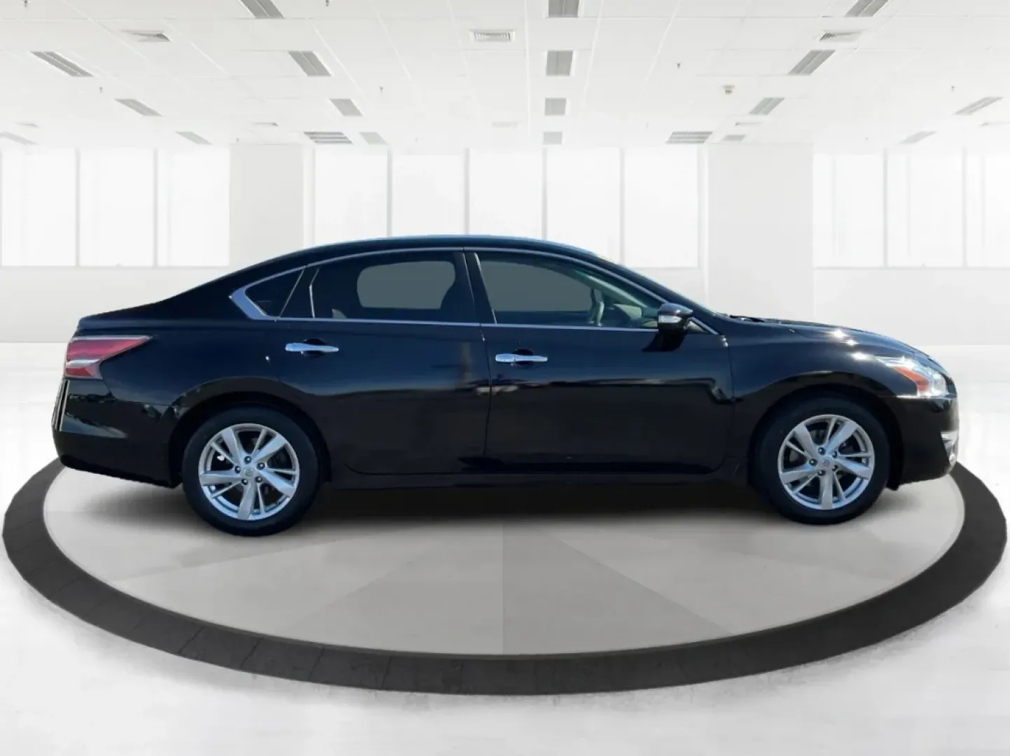 2015 Nissan Altima 2.5 SL (1N4AL3AP7FN) with an 2.5L I-4 DOHC engine, located at 1184 Kauffman Ave, Fairborn, OH, 45324, (937) 908-9800, 39.807072, -84.030914 - **Rev Up Your Lifestyle with the 2015 Nissan Altima 2.5 SL at Advantage Car and Credit!**<br /> <br /> Are you seeking a reliable vehicle that effortlessly merges style, comfort, and performance? Look no further than this stunning 2015 Nissan Altima 2.5 SL, perfect for commuters, families, and weeke - Photo#1